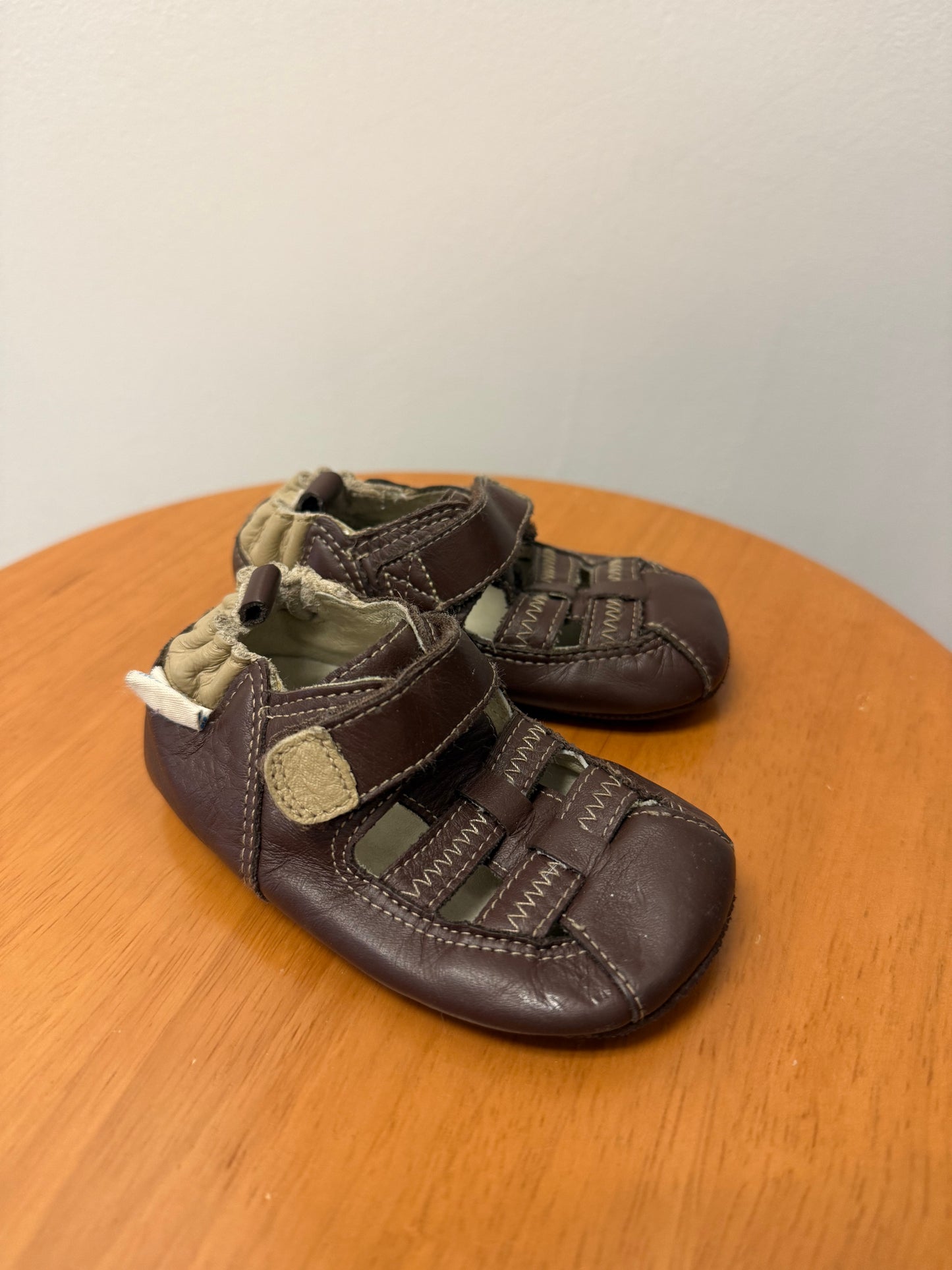 ROBEEZ BROWN SHOES SIZE 4