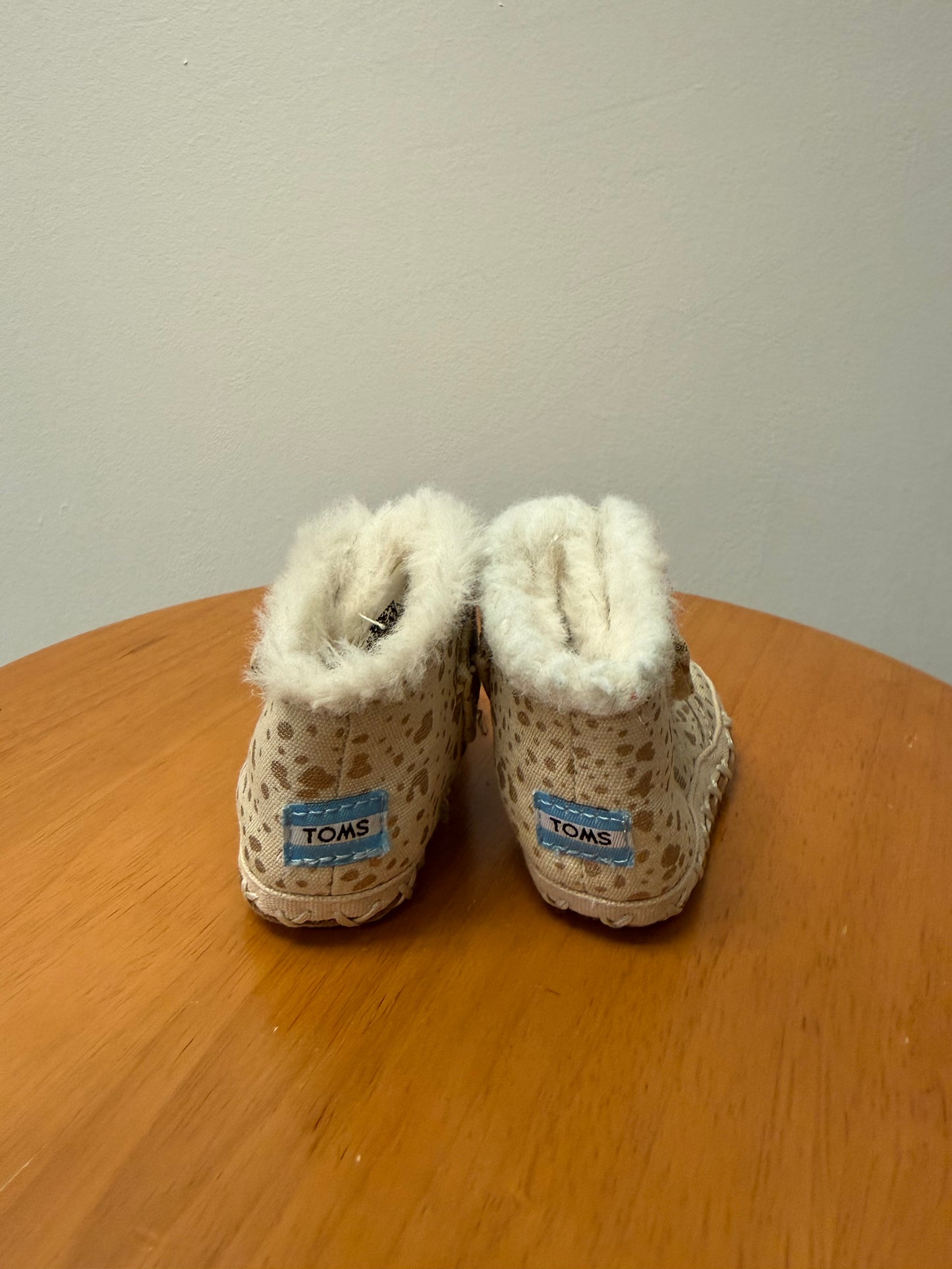 TOMS BOOTIES SIZE 1