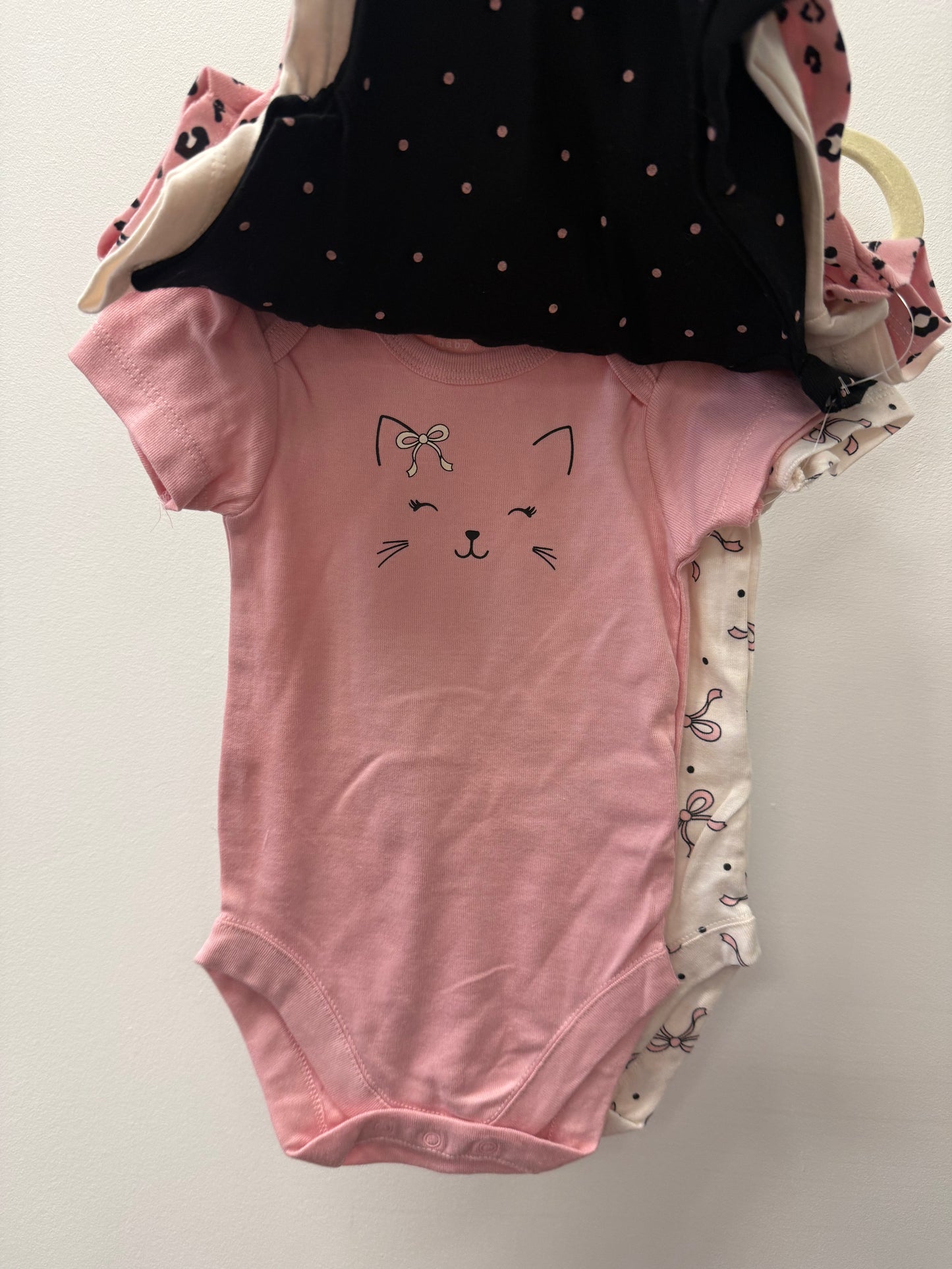 NEW BUNDLES BABY ONESIES 5 PACK SIZE 6-9M