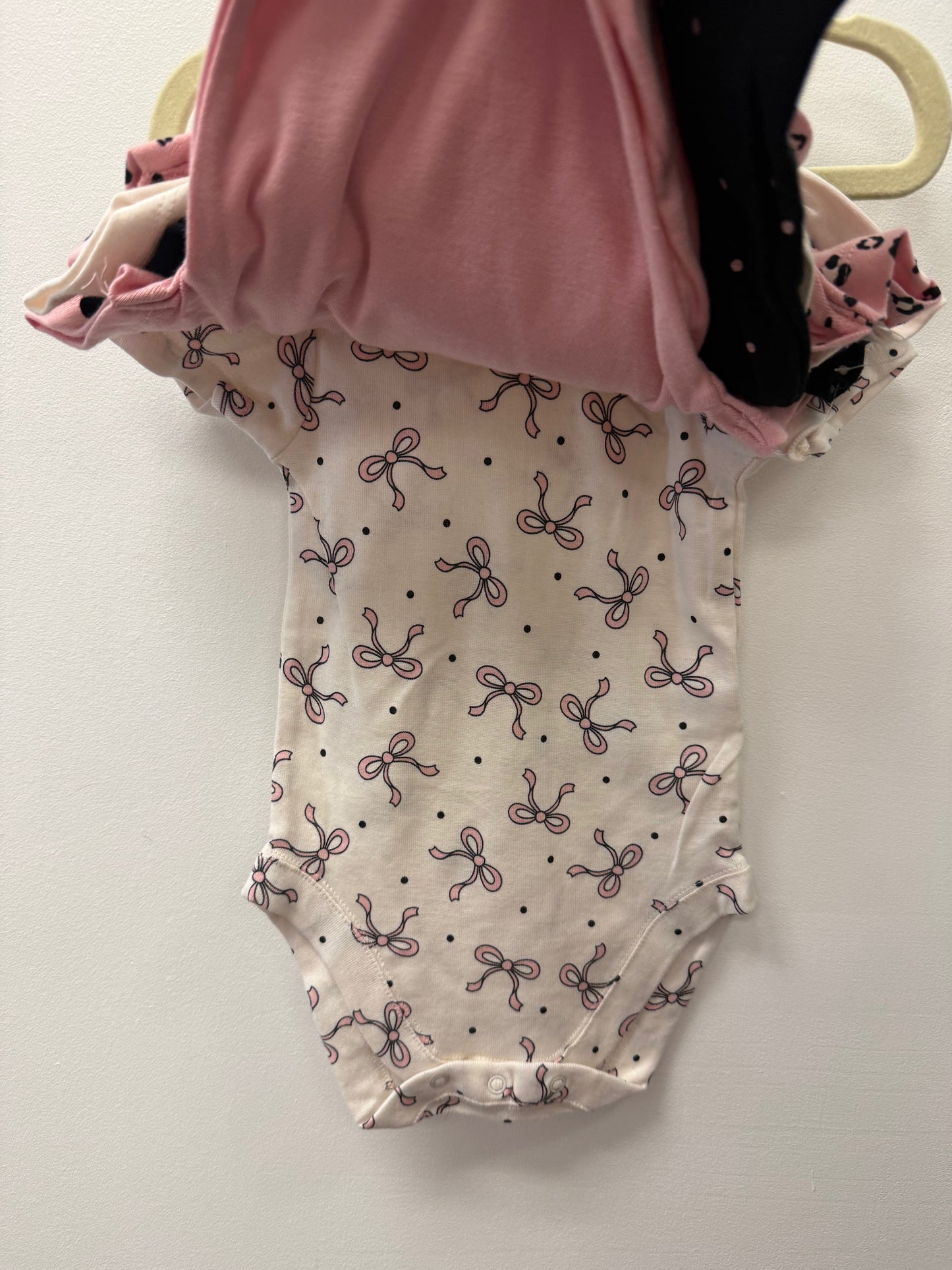 NEW BUNDLES BABY ONESIES 5 PACK SIZE 6-9M
