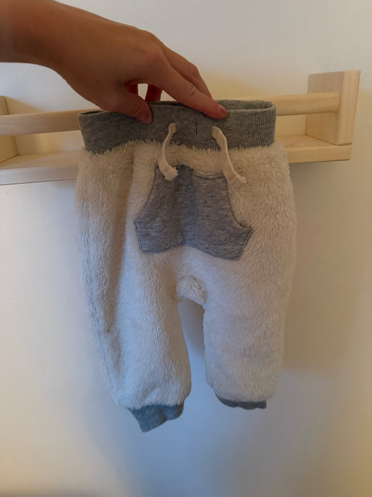 BABY GAP FUZZY PANTS SIZE 6-12M