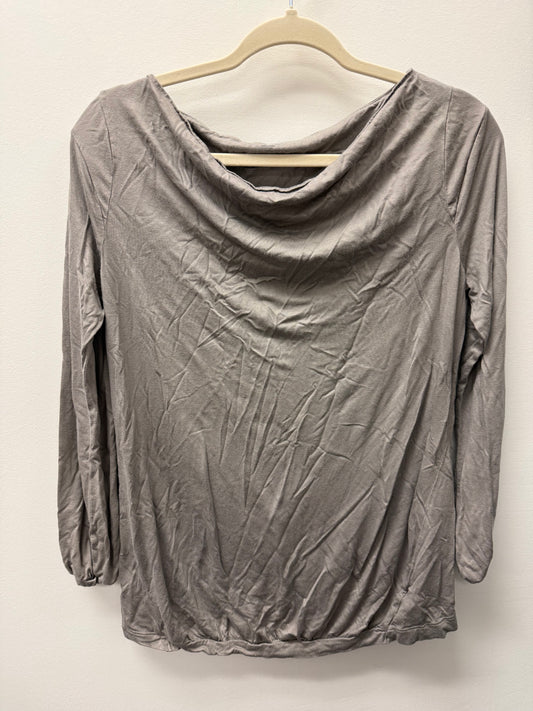 GAP MATERNITY LONG SLEEVE SIZE LARGE