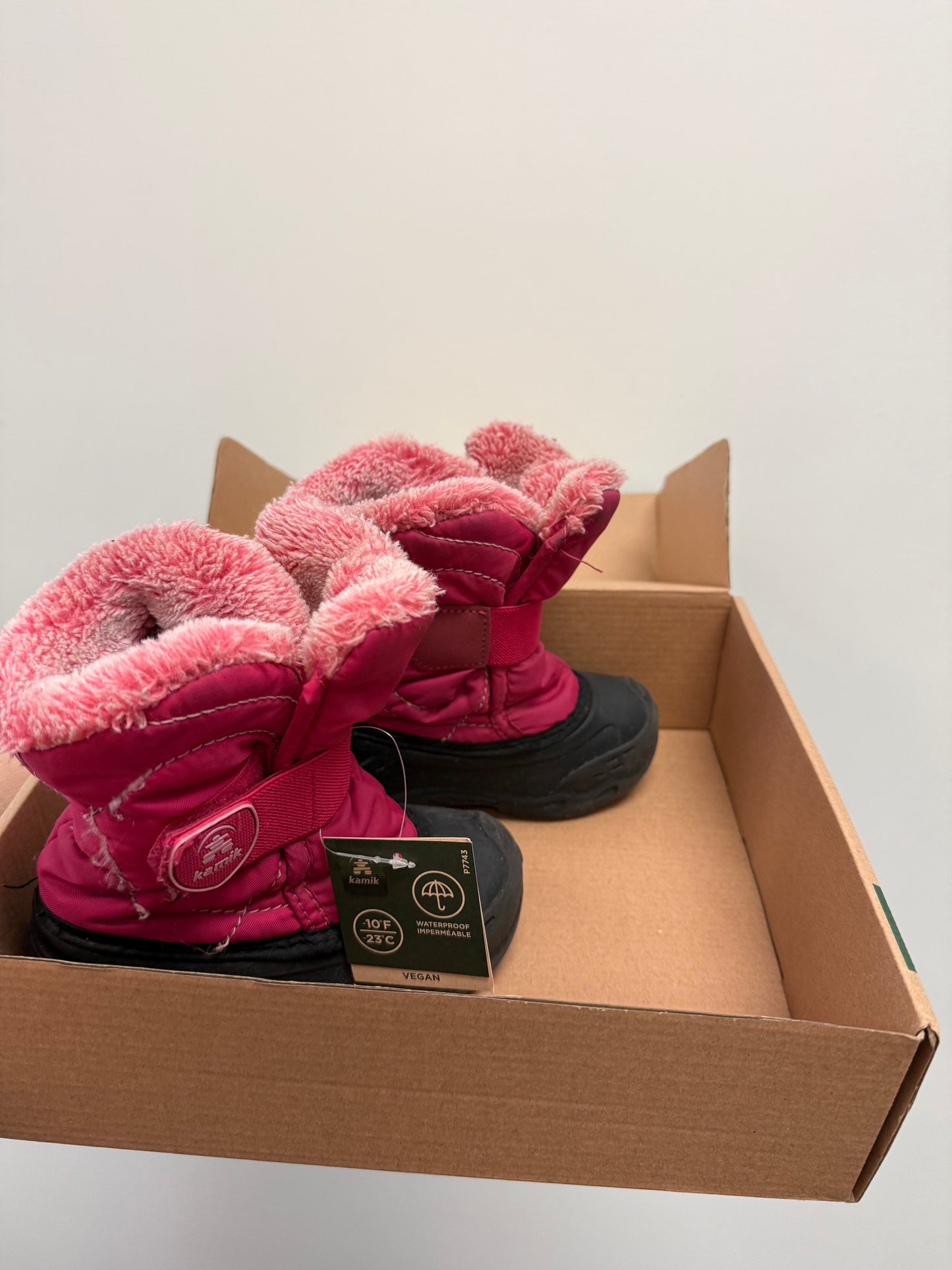 NEW KAMIK BOOTS SIZE 9