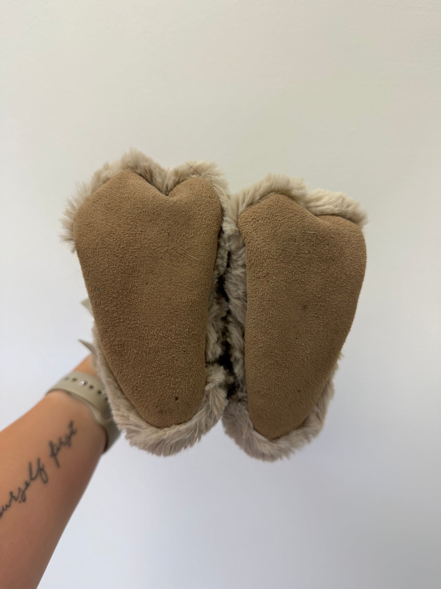 FUR BOOTIES SIZE 5