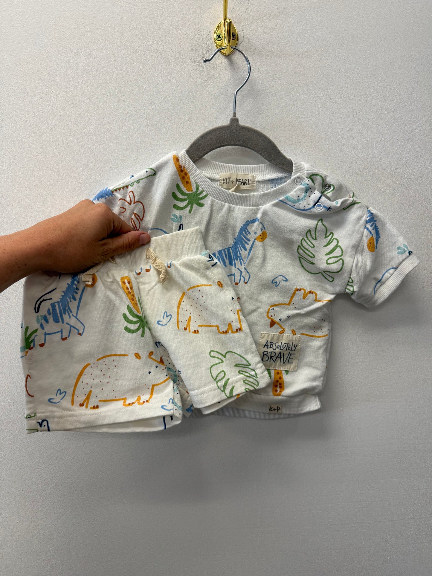 KIT + PEARL SAFARI SHORTS SET SIZE 6-9M