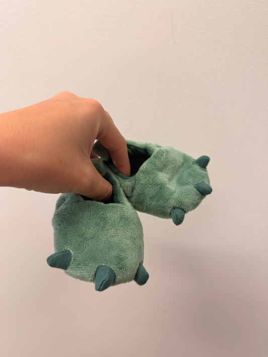 CARTERS NEWBORN DINO SLIPPERS