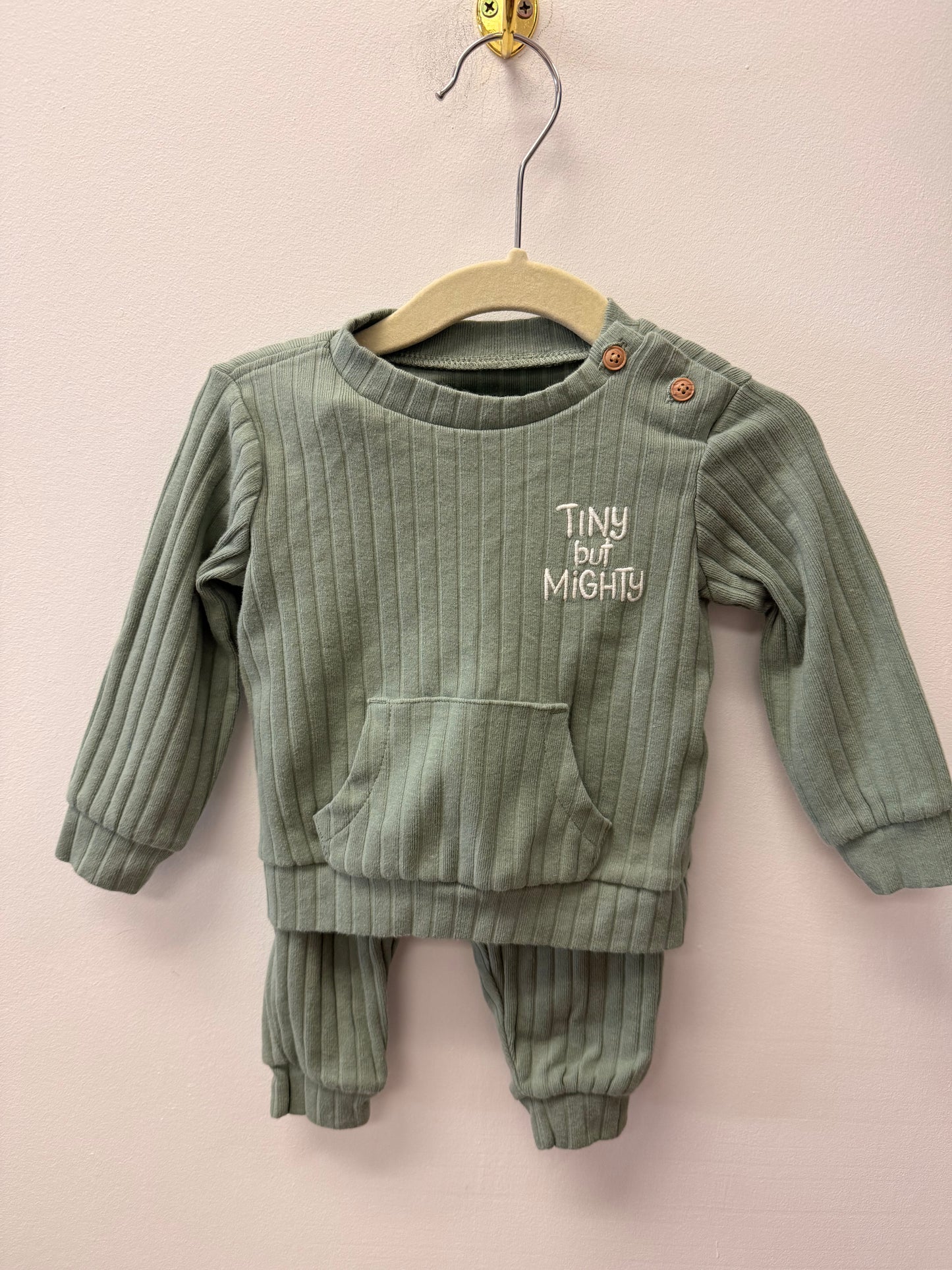 HUGGIES "TINY BUT MIGHTY" OUTFIT SIZE 6M