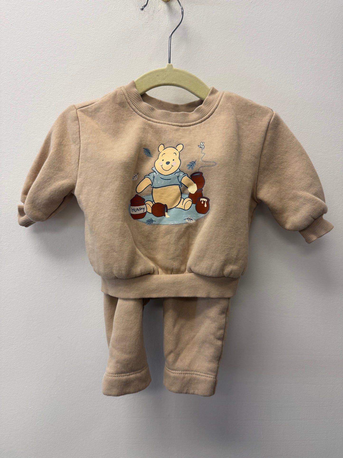 OLD NAVY WINNIE THE POOH OUTFIT SIZE 0-3M