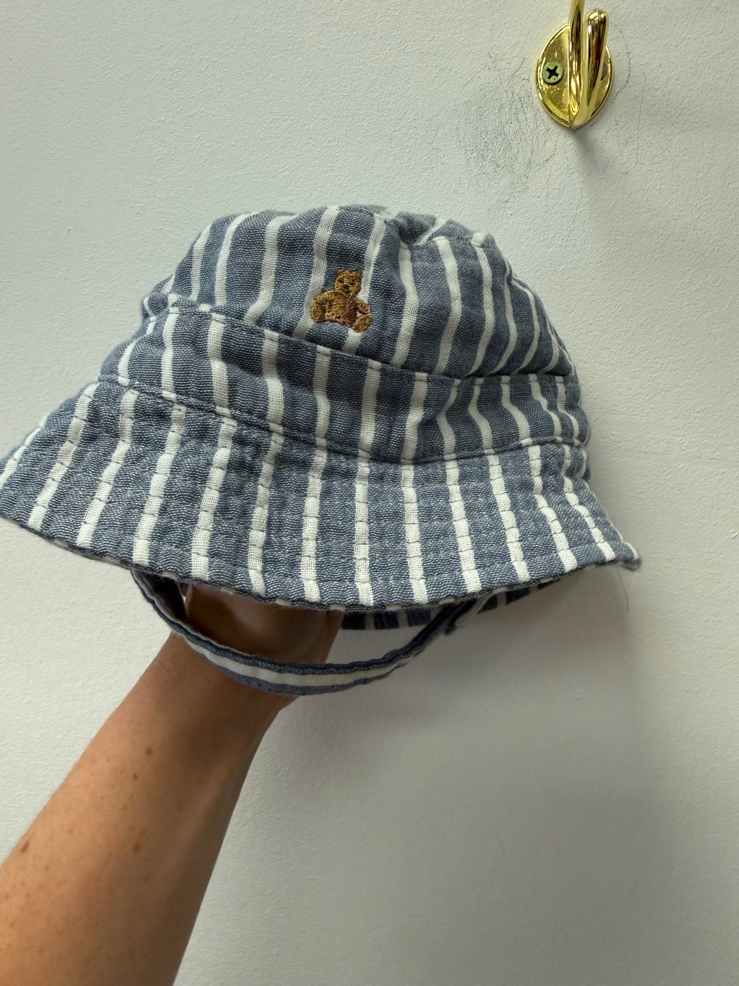 BABY GAP SUN HAT SIZE 0-3M