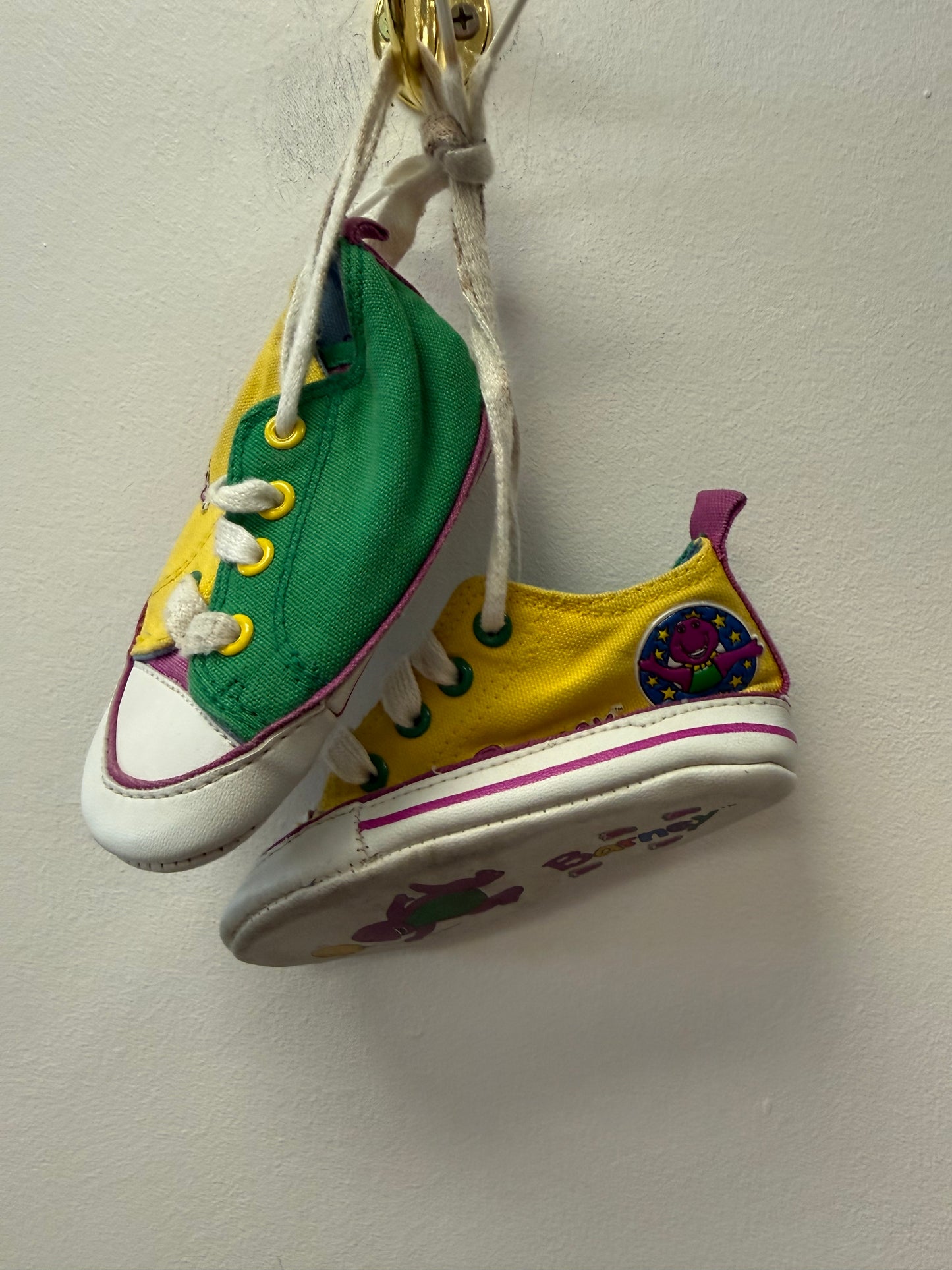 VINTAGE BARNEY SHOES SIZE 12-18M