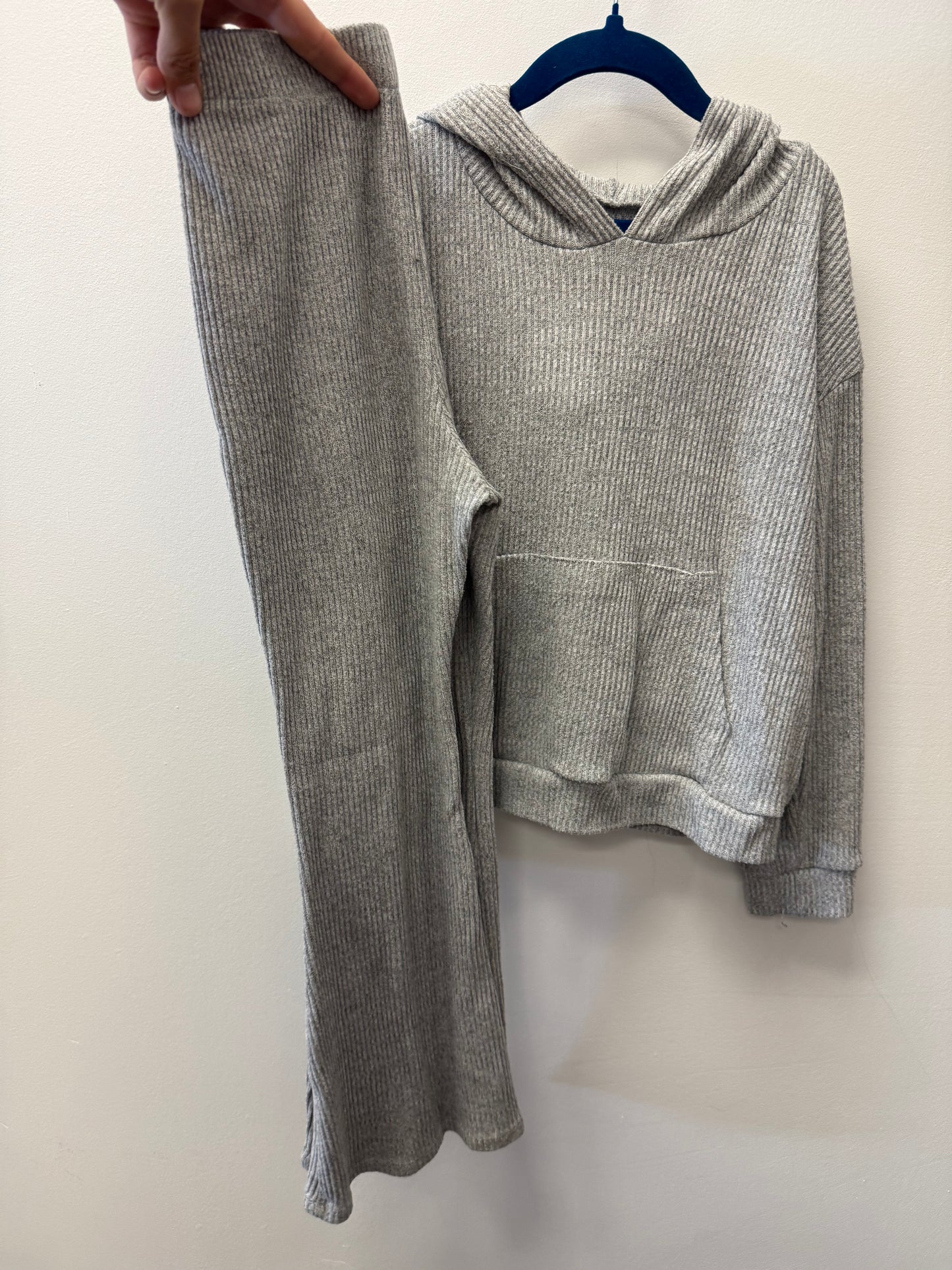 BTWEEN GREY 2 PIECE OUTFIT SIZE 7-8