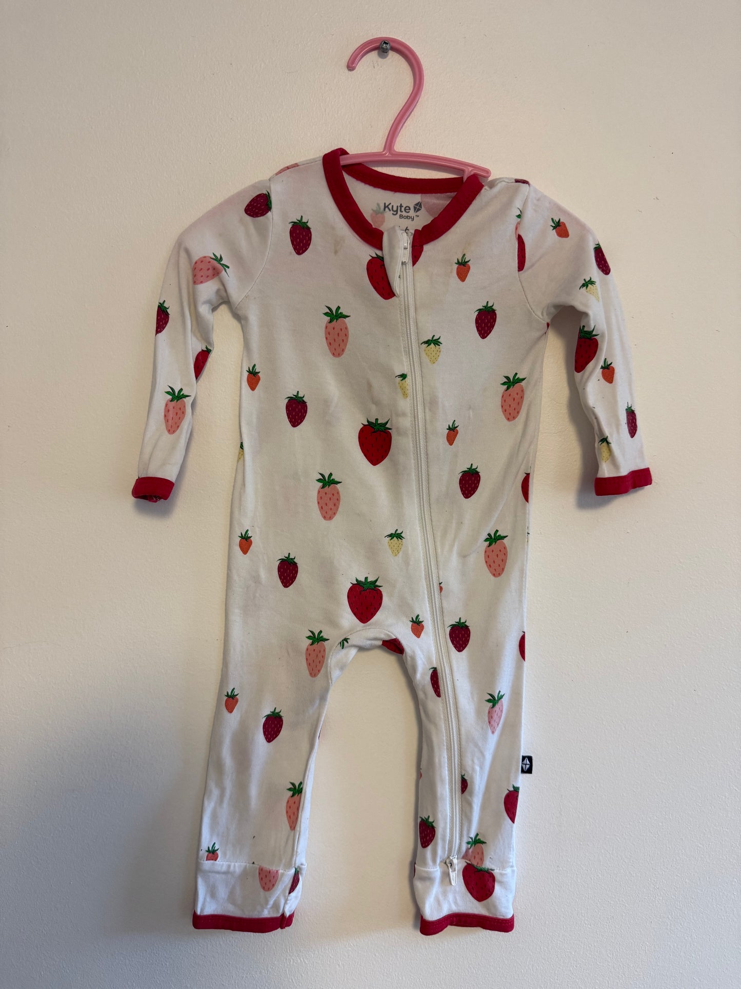 KYTE STRAWBERRY SLEEPER SIZE 3-6M