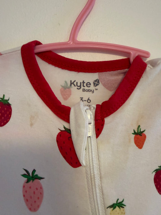 KYTE STRAWBERRY SLEEPER SIZE 3-6M