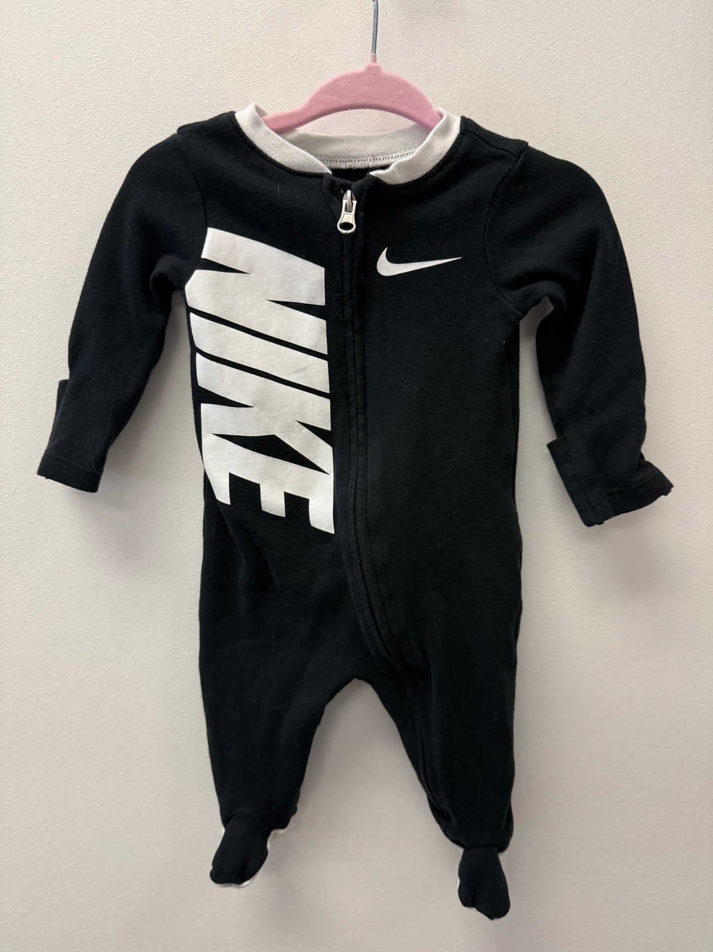 NIKE BLACK SLEEPER SIZE 3M