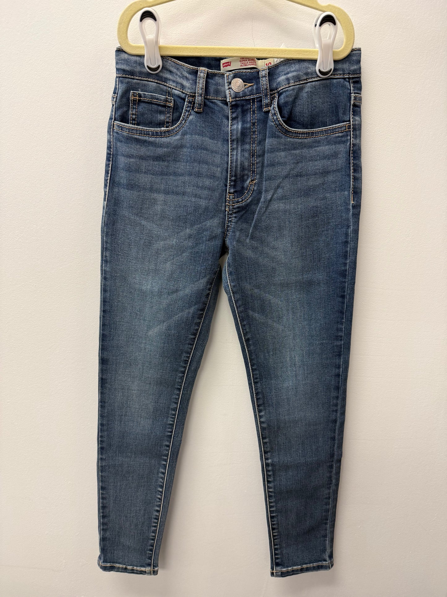 NEAR NEW LEVI JEANS SIZE 10