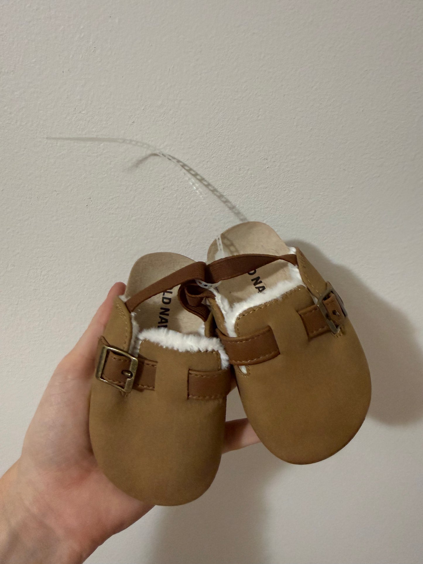 NEW OLD NAVY CLOGS SIZE 6-12M