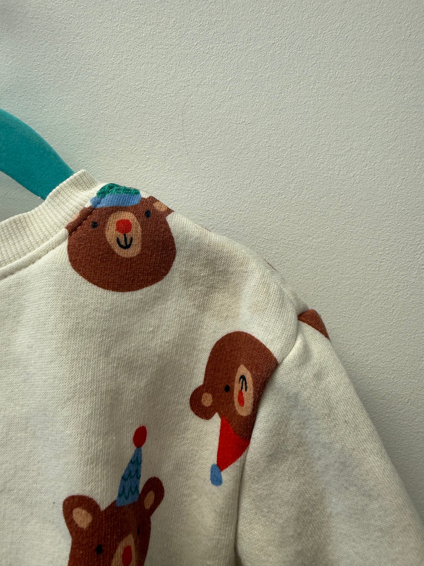 OLD NAVY BEAR OUTFIT SIZE 6-12M (PLAY)