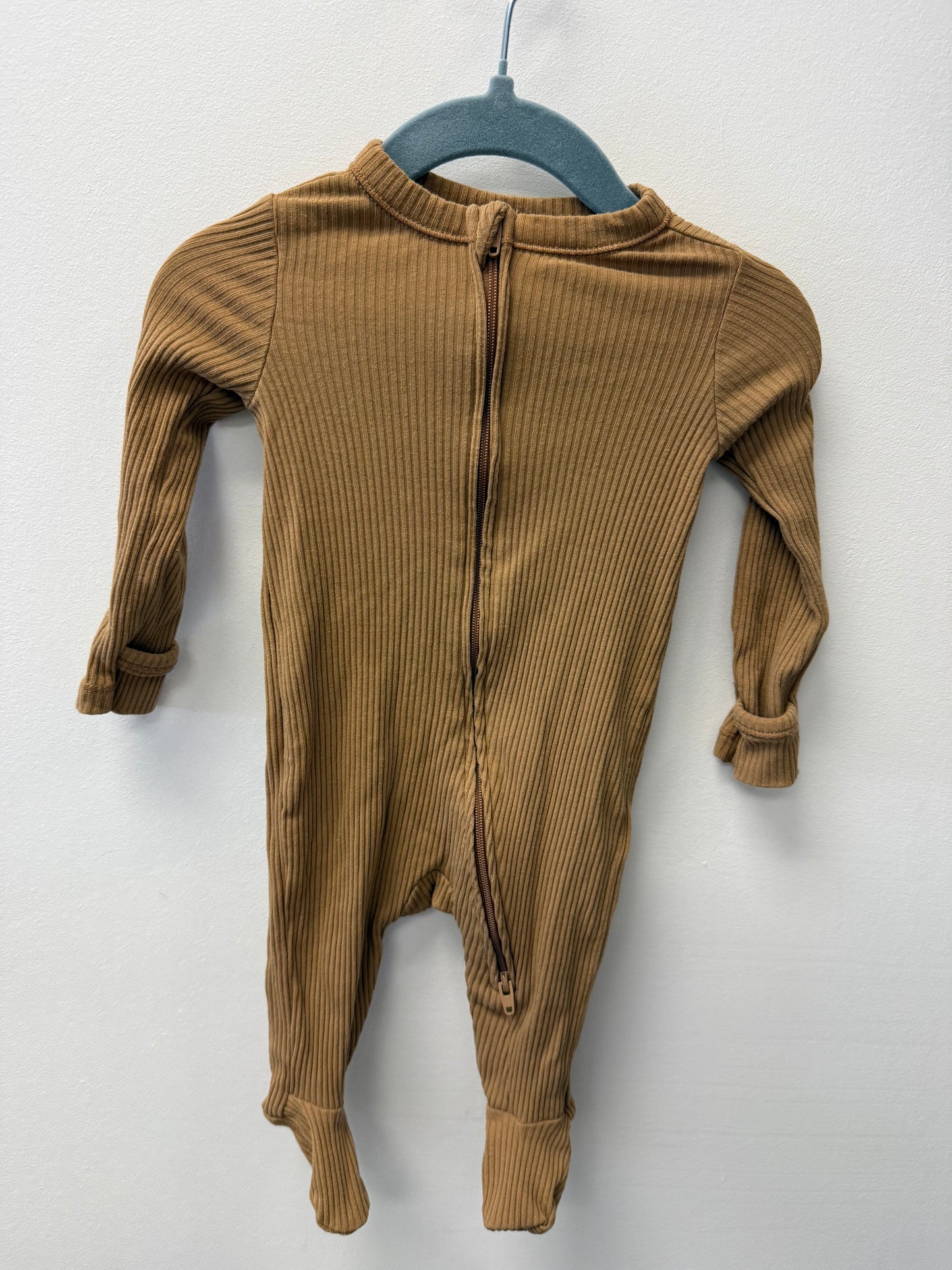 OLD NAVY BROWN RIBBED SLEEPER SIZE 0-3M