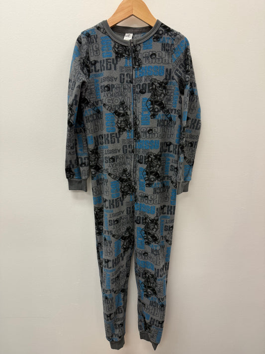 CARTERS HOCKEY SLEEPER SIZE 6