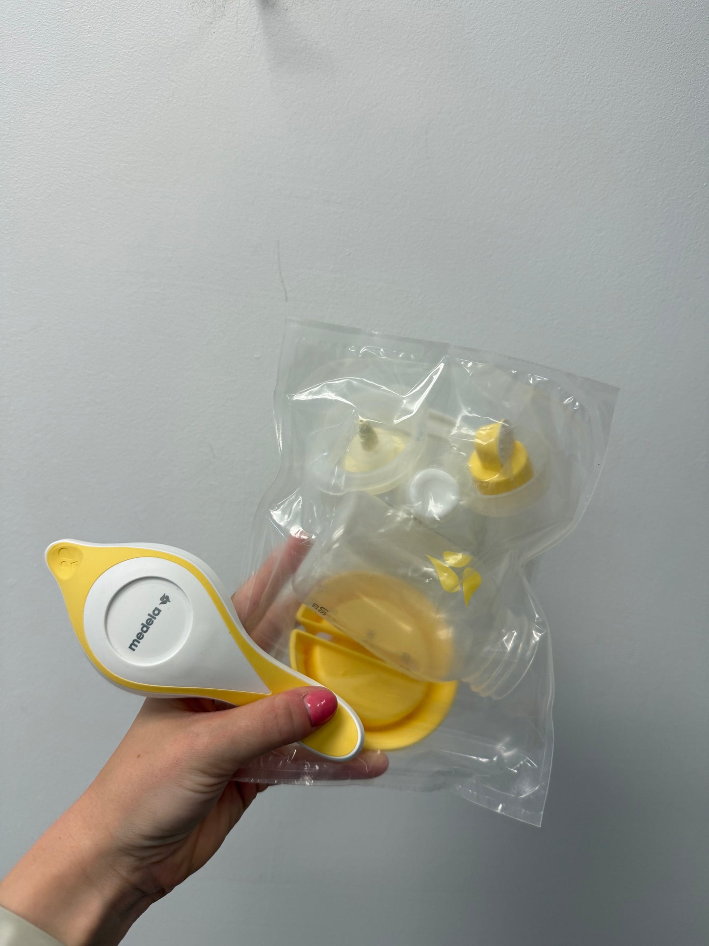 NEW MEDELA HANDS FREE