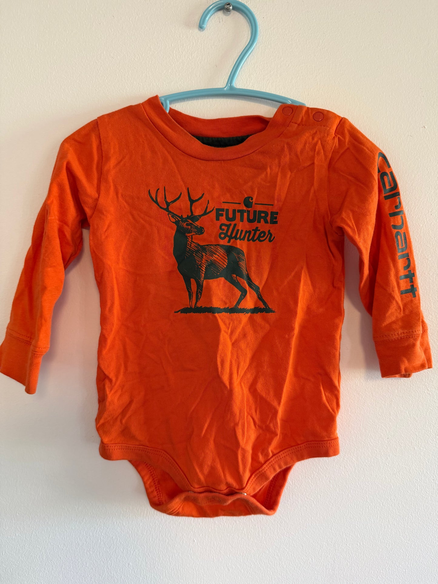CARHARTT ORANGE ONESIE SIZE 12M (PLAY)