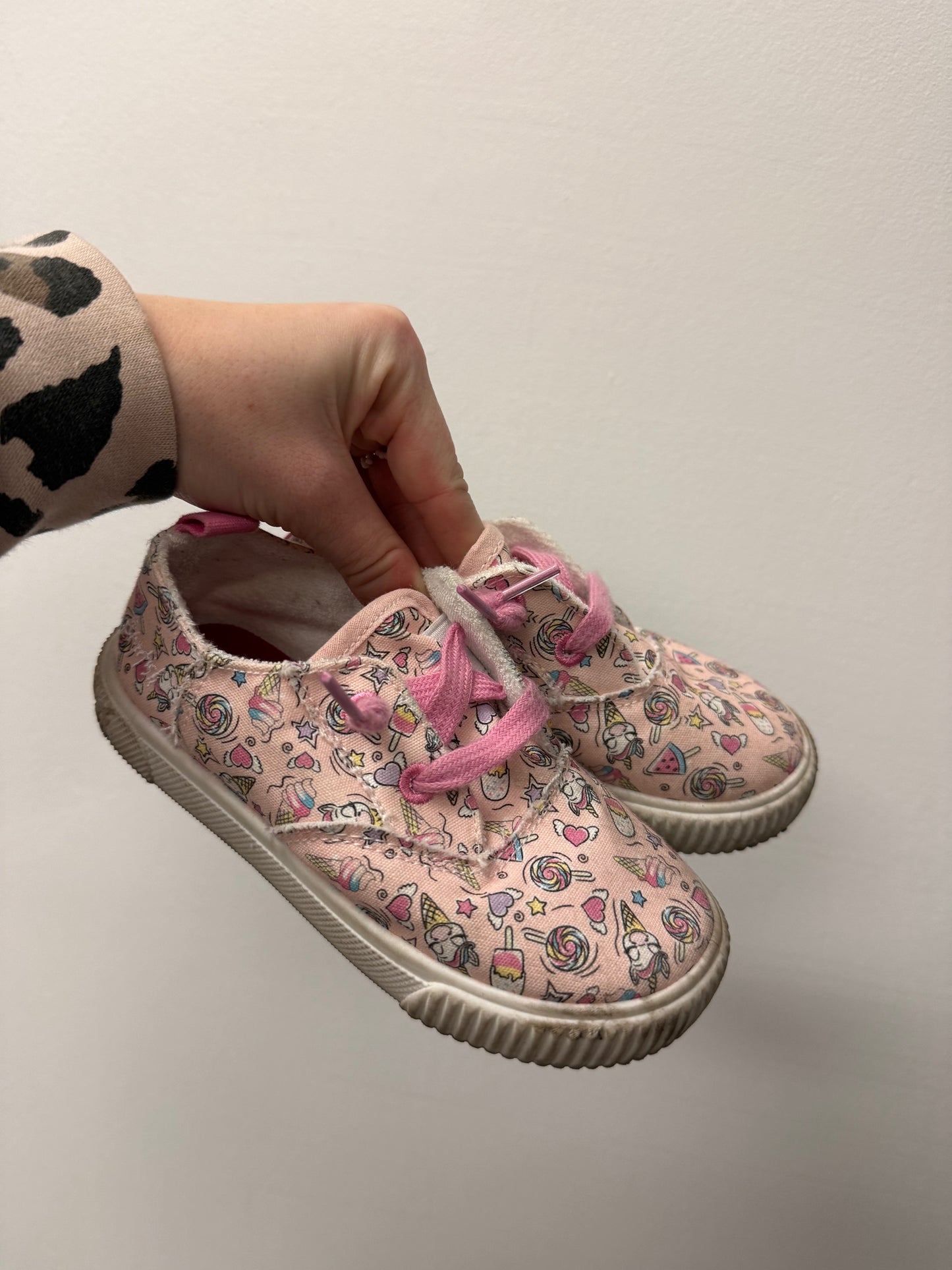 BLOWFISH ICE CREAM SHOES SIZE 9