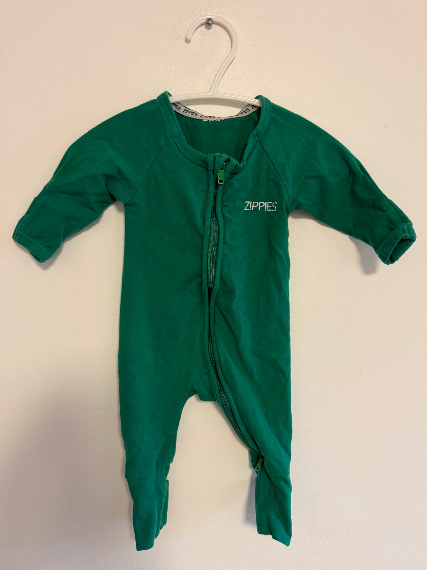 ZIPPIES GREEN SLEEPER SIZE NEWBORN