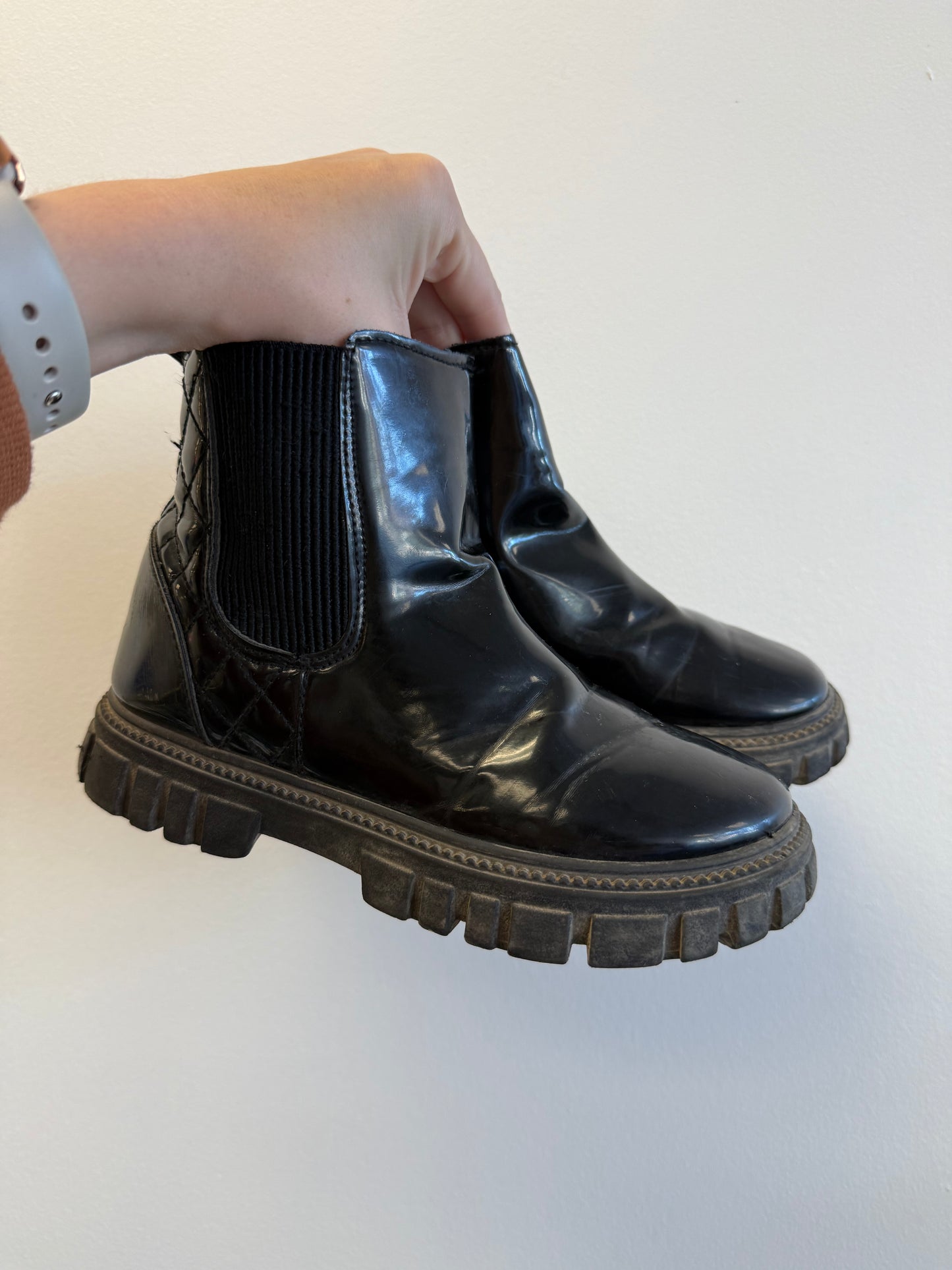 BLACK BOOTS SIZE 1