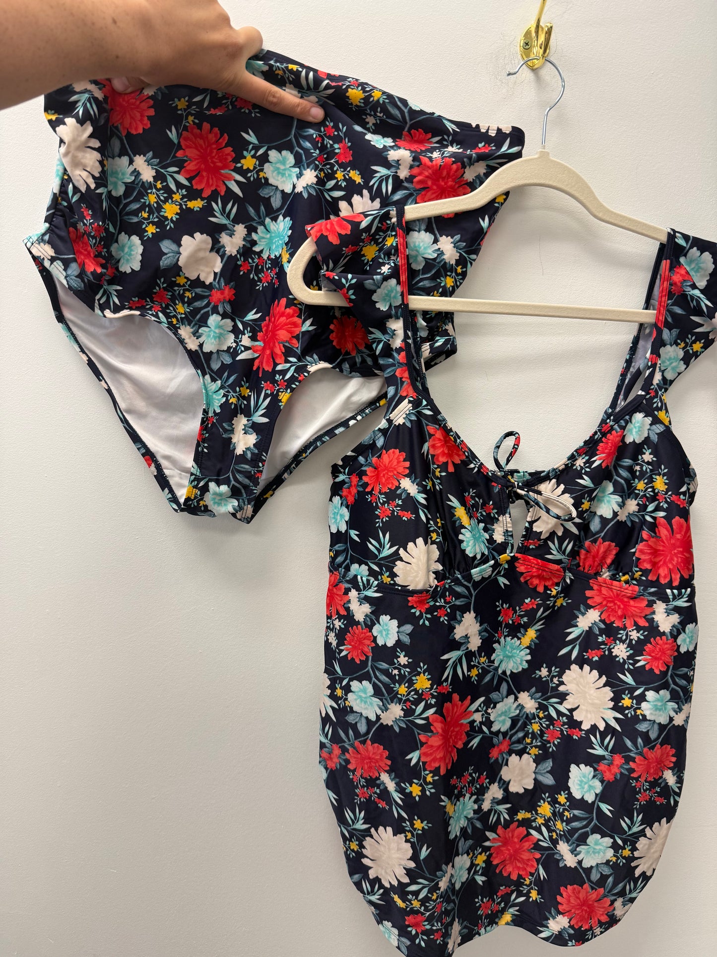 OLD NAVY 2 PIECE MATERNITY BATHING SUIT SIZE LARGE