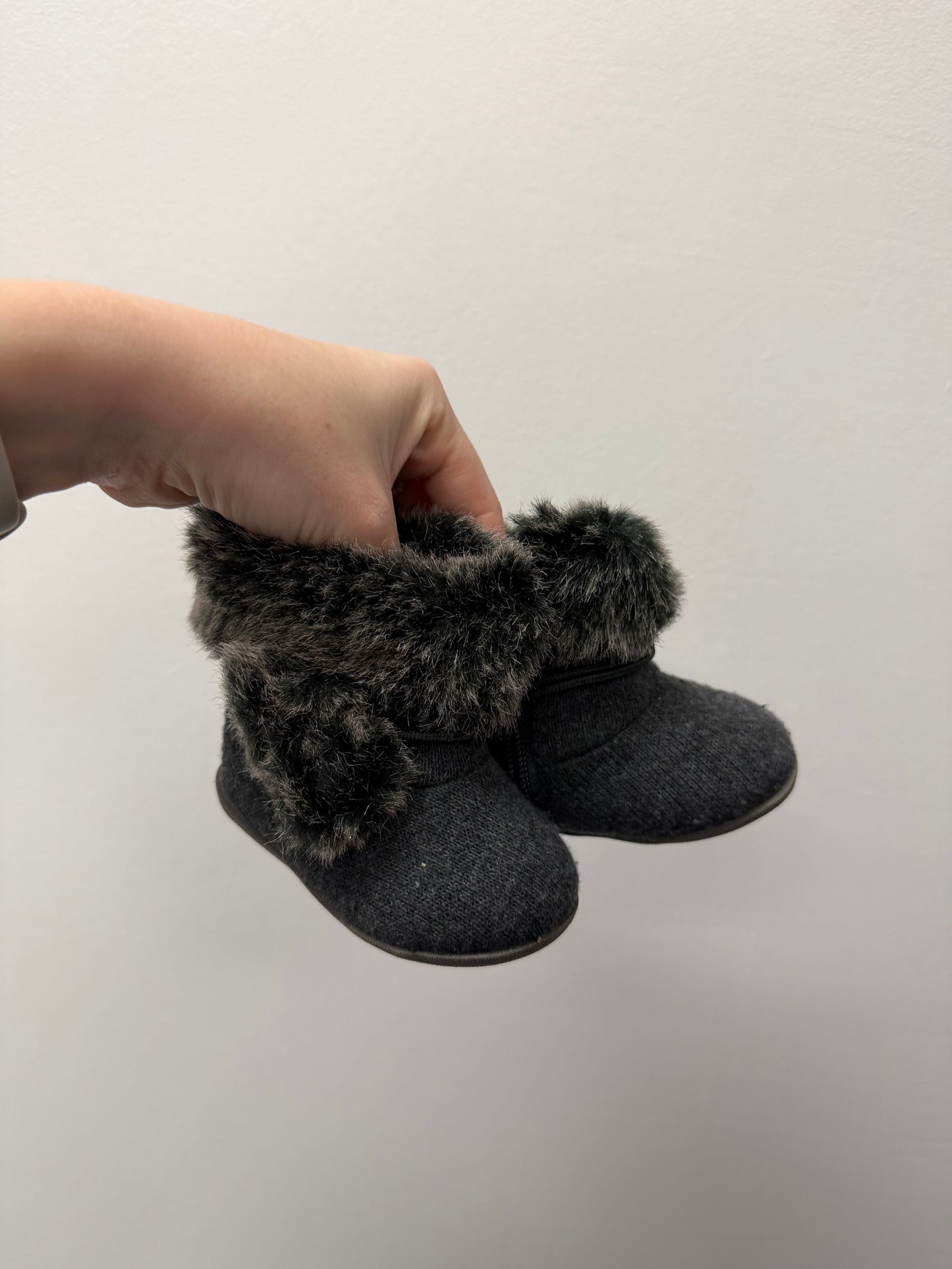 GREY BOOTIES SIZE 1