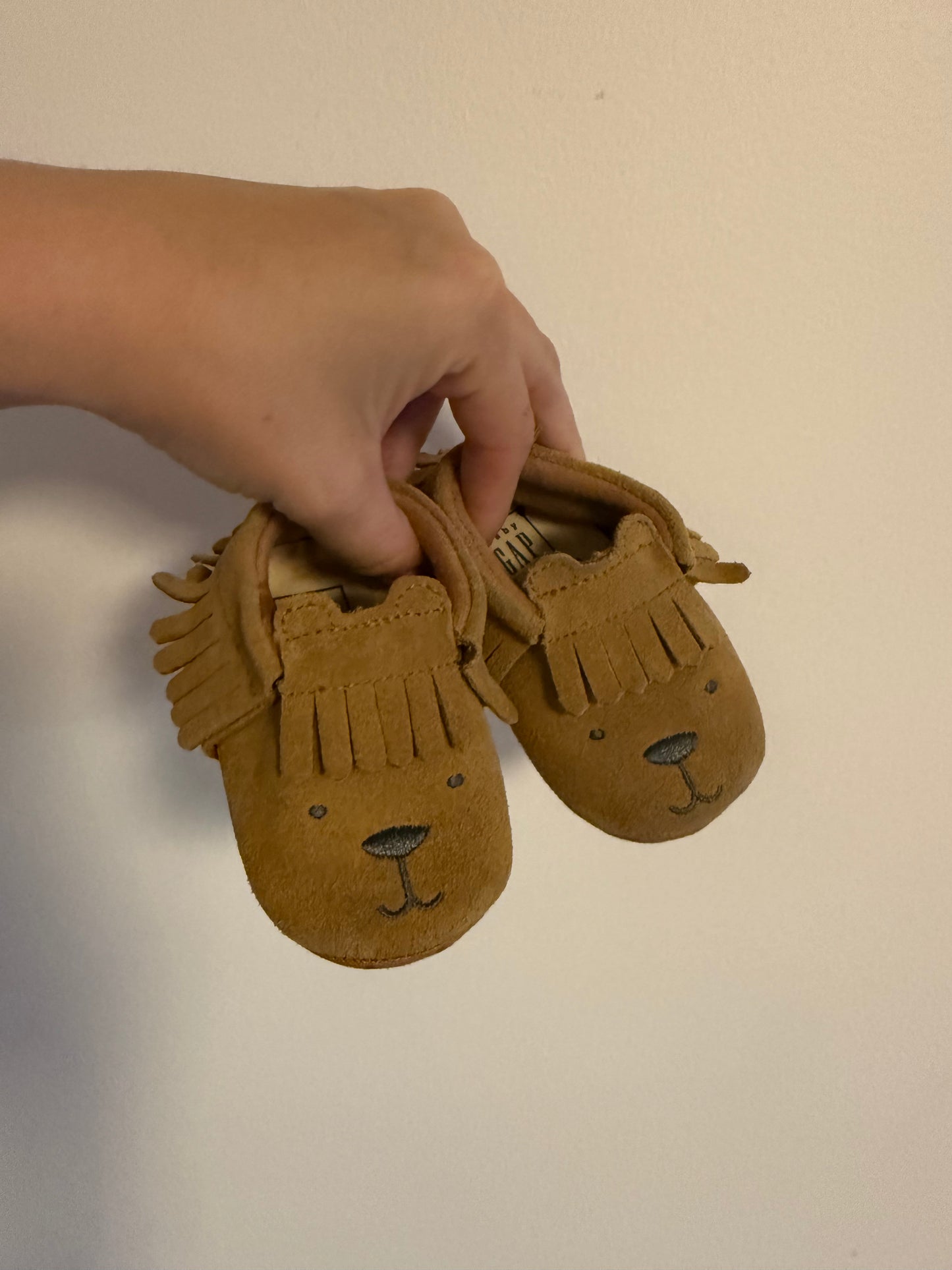 BABY GAP BEAR SLIPPERS SIZE 6-12M