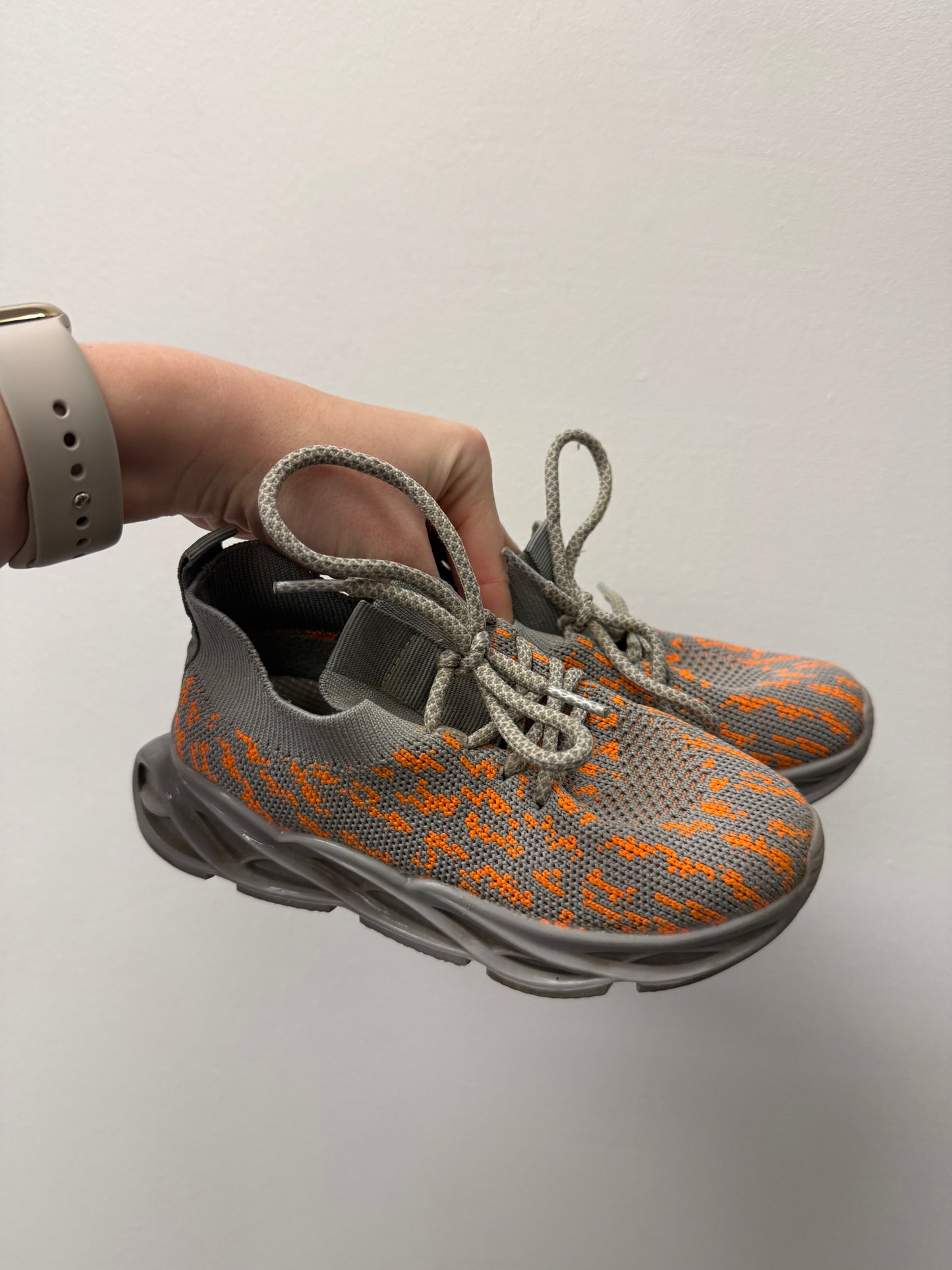 ORANGE & GREY RUNNERS SIZE 11
