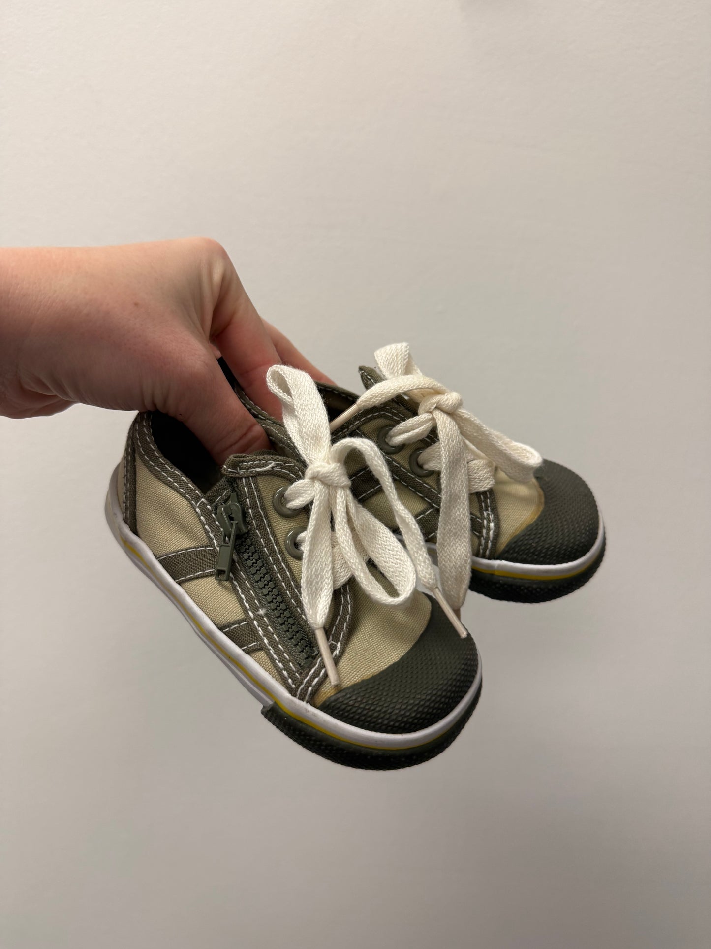 TEDDY'S CHOICE SHOES SIZE 5