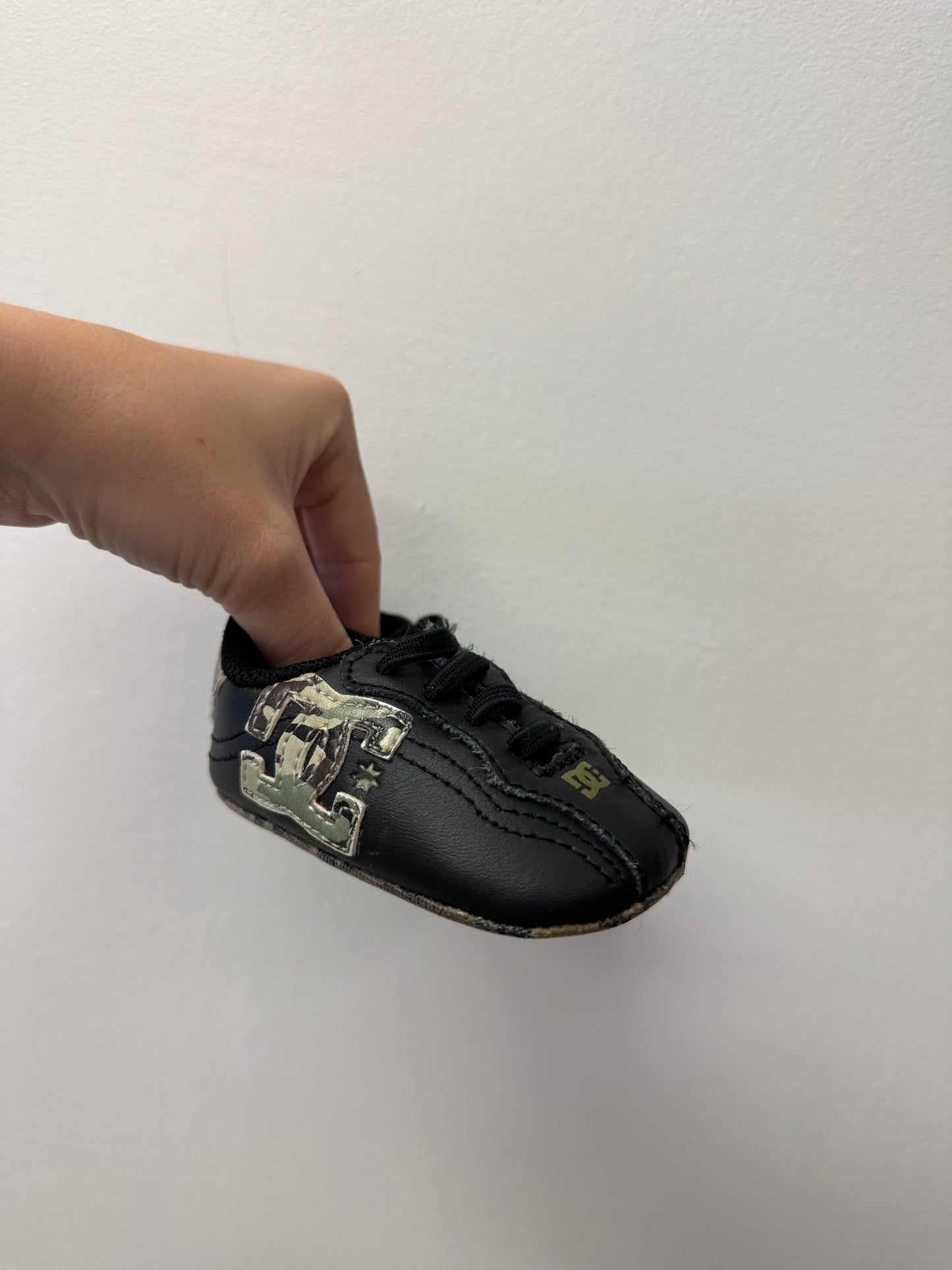 DC CAMO SHOES SIZE 1