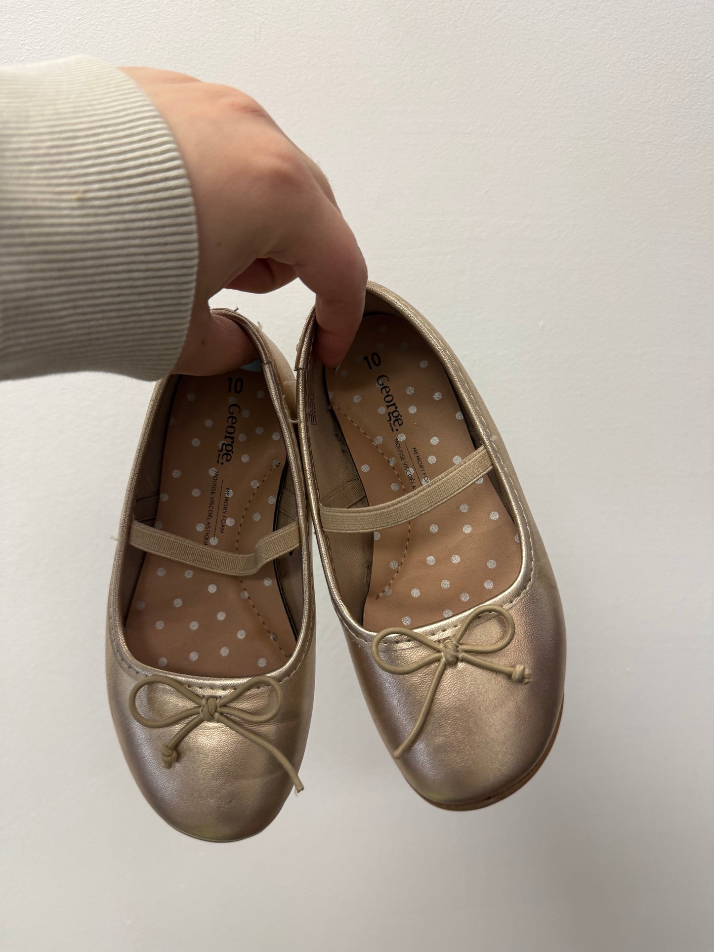 GEORGE BOW SANDALS SIZE 10