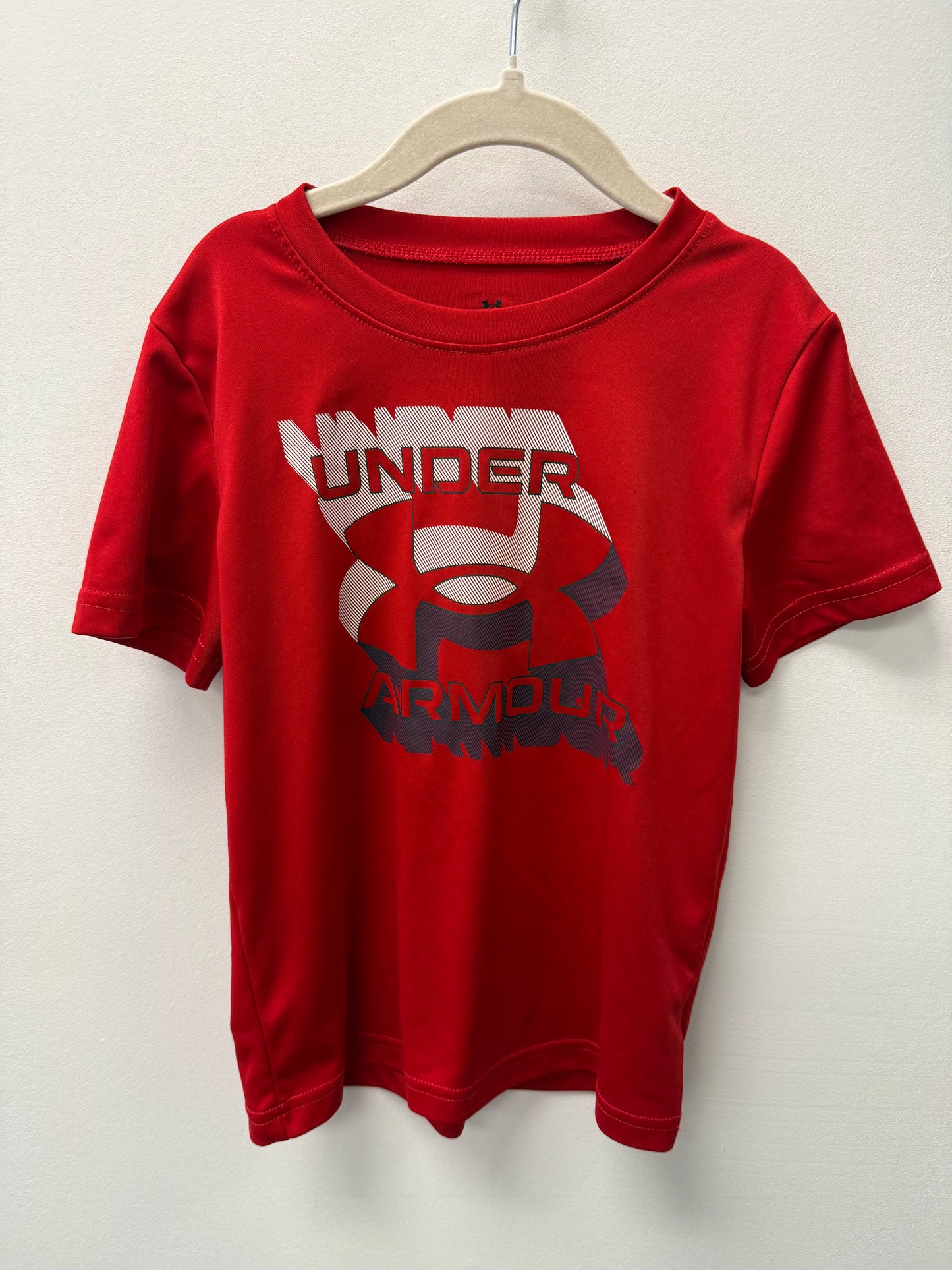 UNDER ARMOUR RED SHIRT SIZE 6