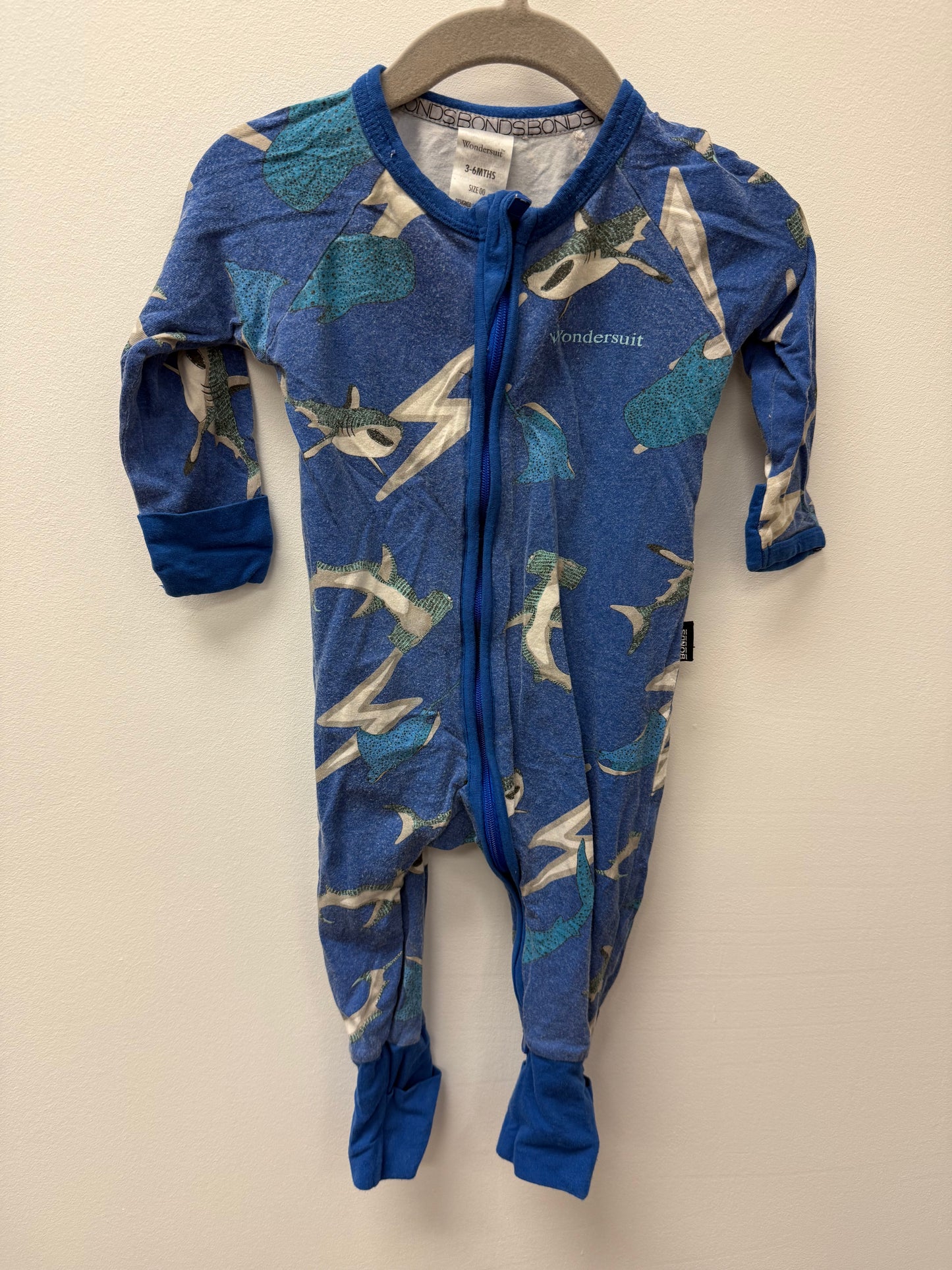 BONDS SHARK SLEEPER SIZE 3-6M