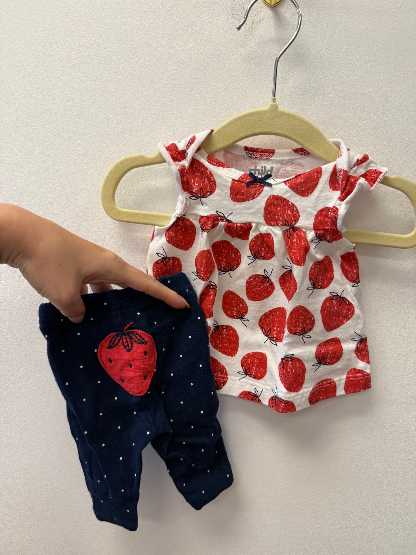 CARTERS NEWBORN STRAWBERRY OUTFIT
