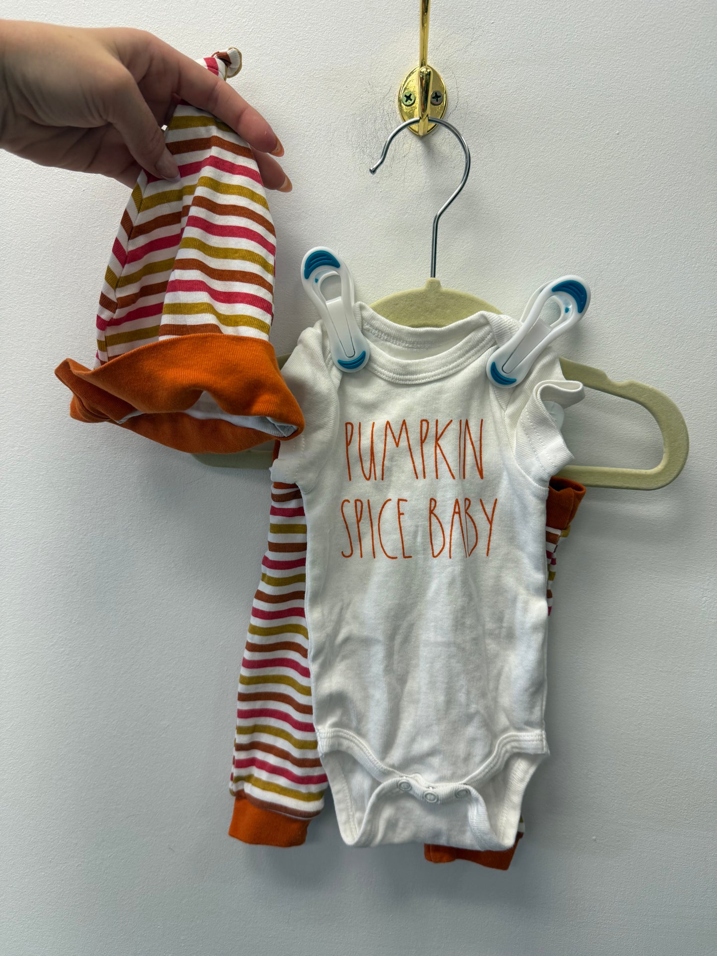RAE DUNN 3 PIECE OUTFIT SIZE 0-3M