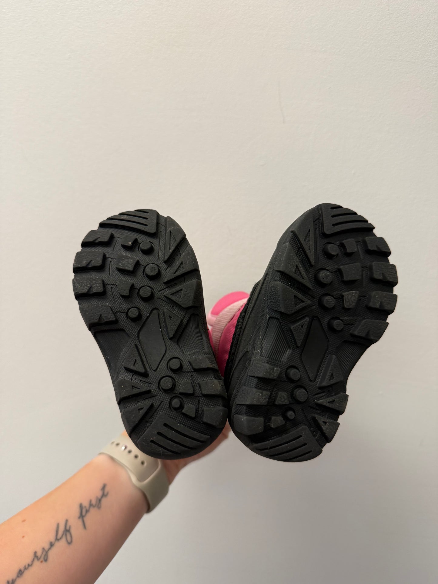 NEAR NEW PINK WINTER BOOTS SIZE 4
