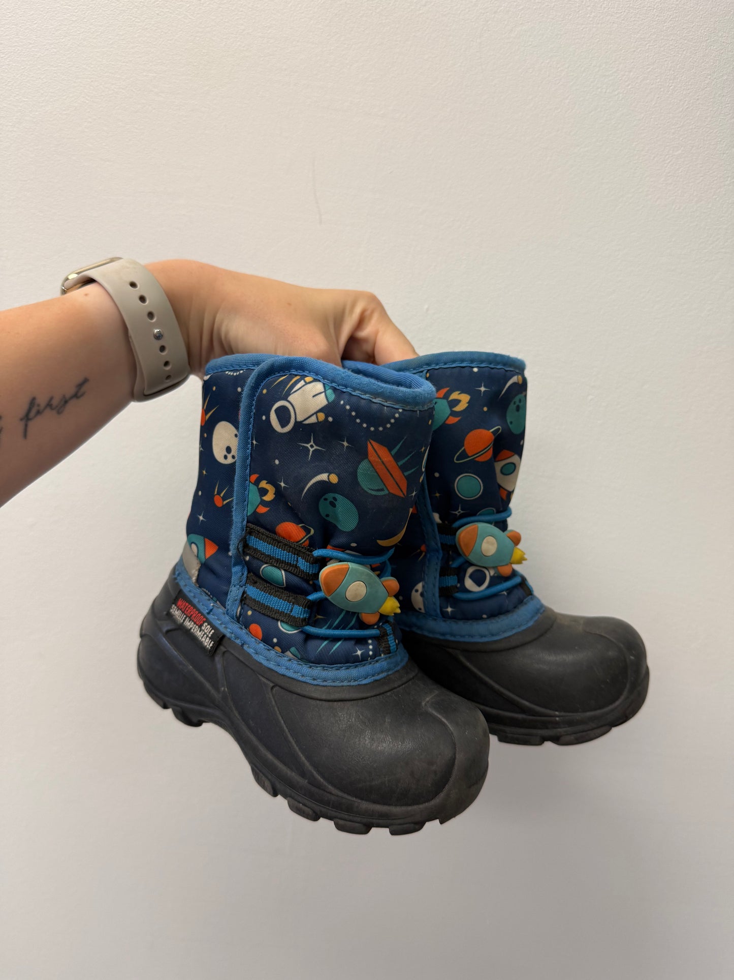 SPACE WINTER BOOTS SIZE 7