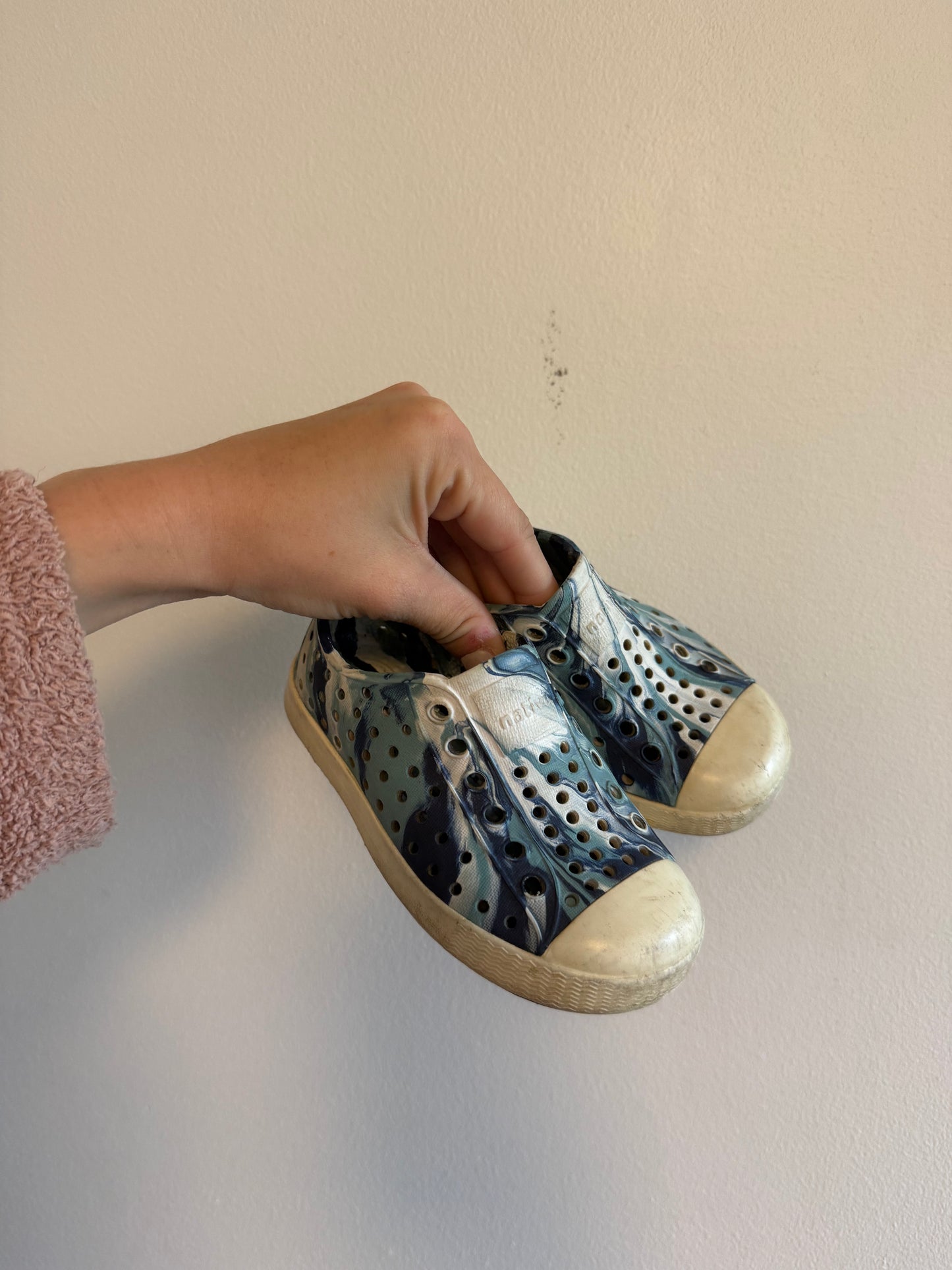 NATIVE SHOES SIZE 7
