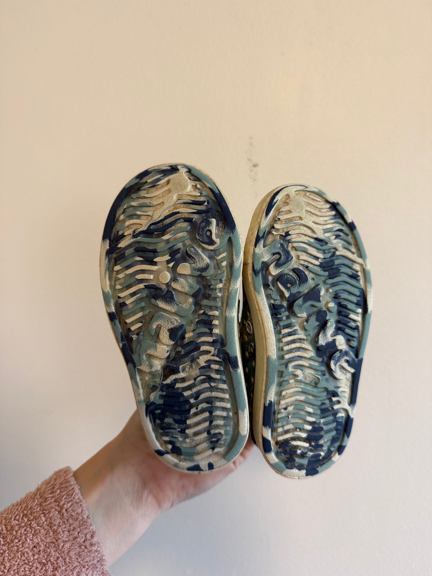 NATIVE SHOES SIZE 7