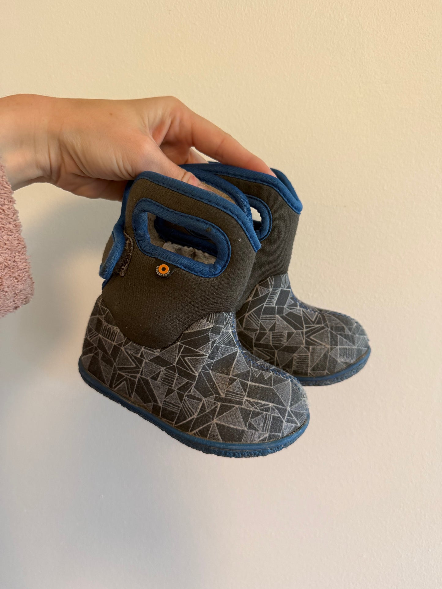 BOGS (GREY) SIZE 5