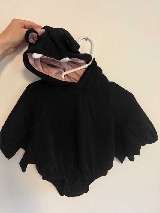 OLD NAVY BAT BUBBLE ONESIE (COSTUME) SIZE 3-6M