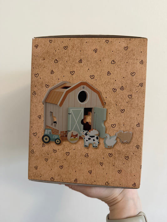 NEW WOODEN FARM SORTING TOY