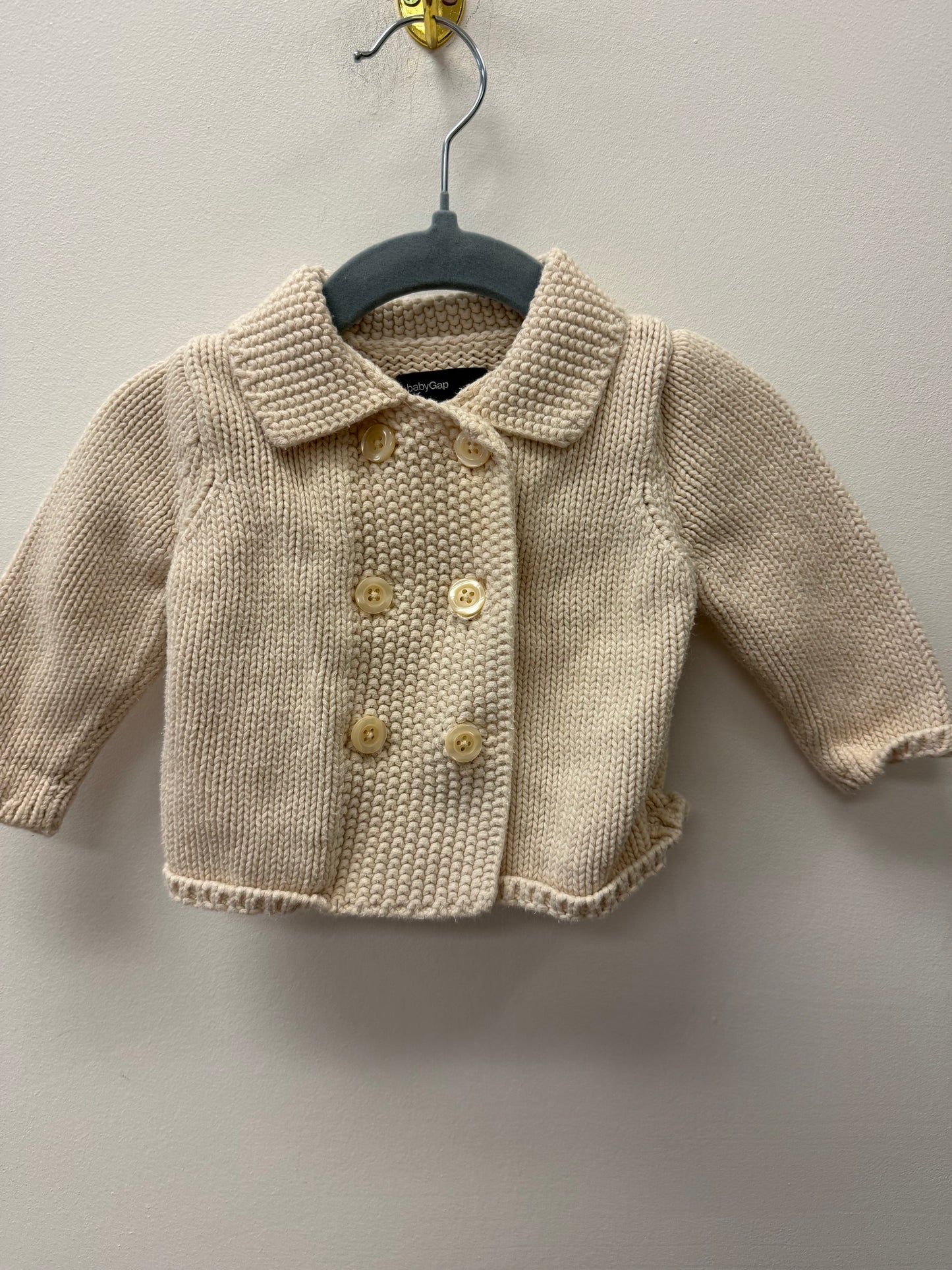 BABY GAP WHITE KNIT SWEATER SIZE 3-6M