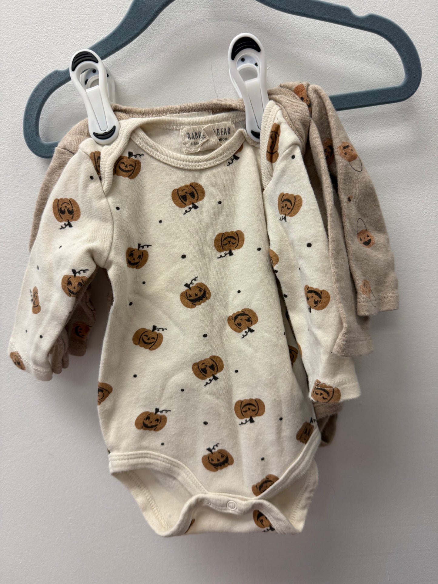 RABBIT + BEAR HALLOWEEN ONESIES 3 PACK SIZE 0-3M