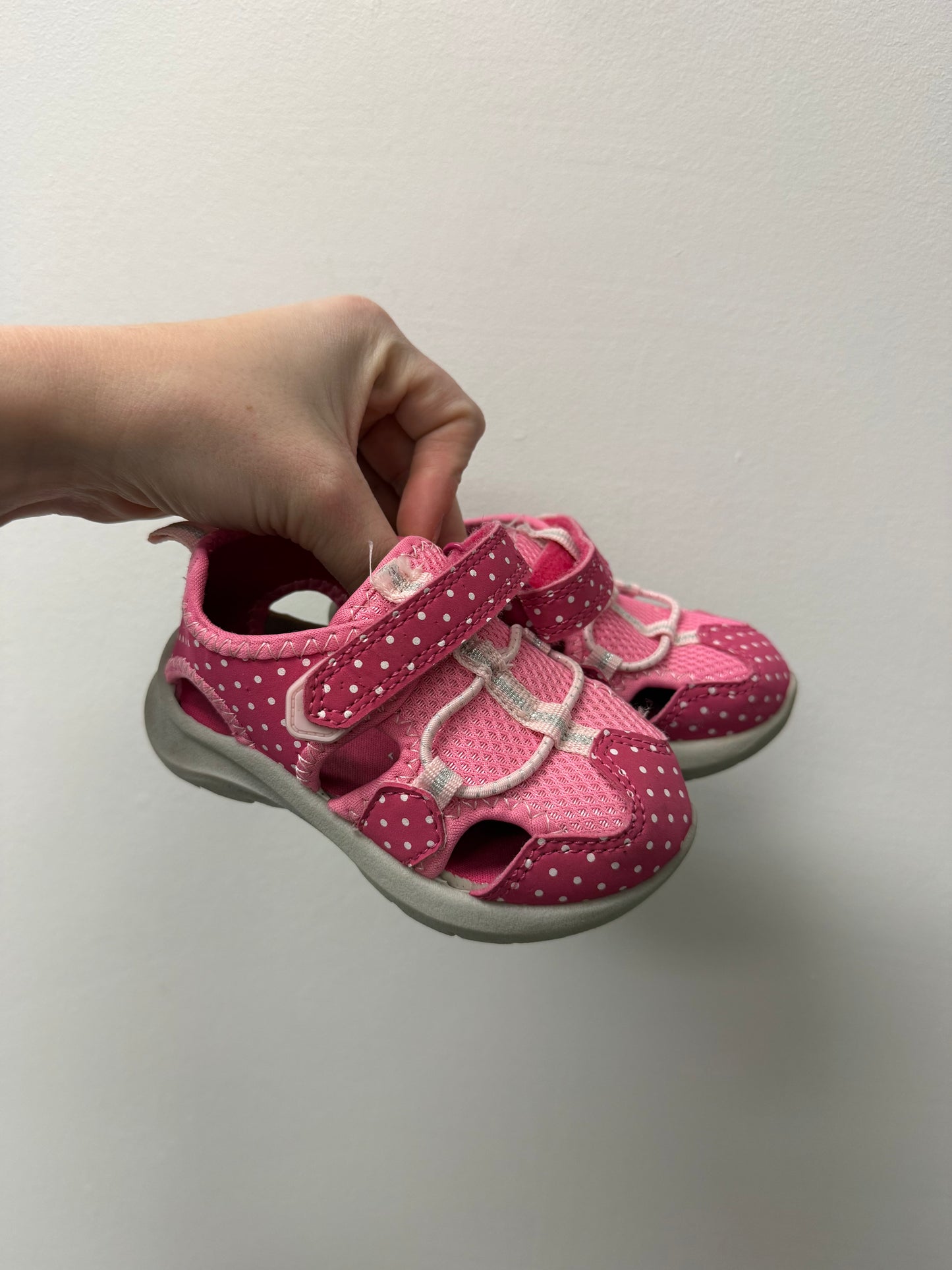 JOE FRESH POLKA DOT SANDALS SIZE 5