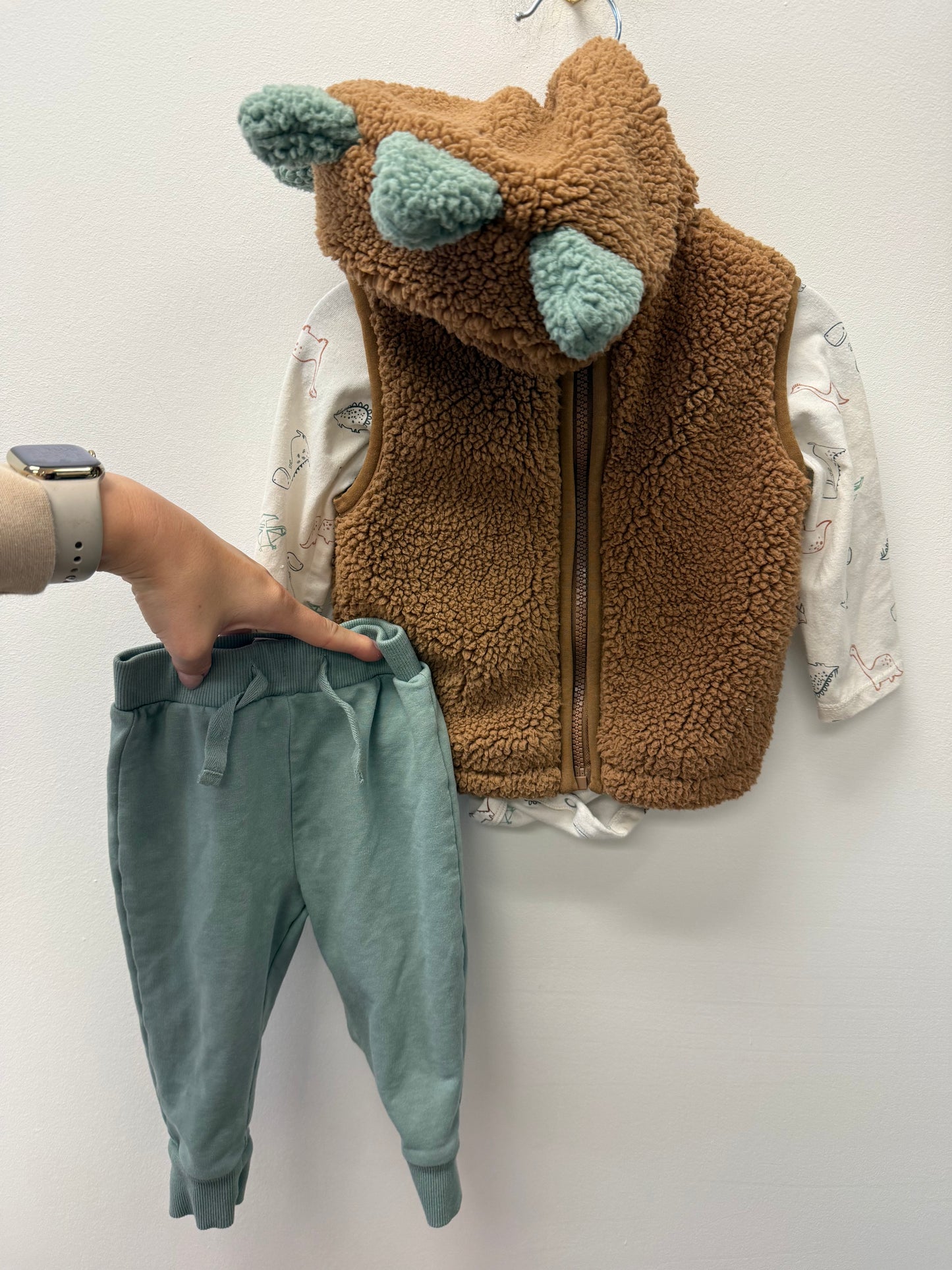 3 PIECE MAX STUDIO VEST OUTFIT SIZE 3-6M (PLAY)